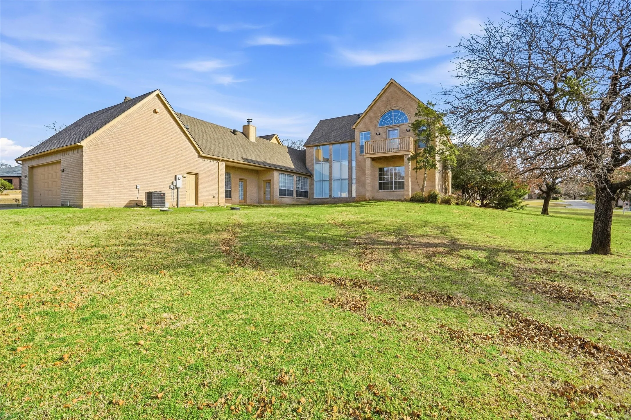 Single Family Residence For Sale in Johnson County , 2829 Bent Oaks Drive, Burleson, Texas 76028, 3 Bedroom, 3 Bathroom, 2 Garage spaces, 3,692 Sqft, built in 1995, mls#21189410, Real Estate Agent in Burleson, Homes For Sale in Johnson county, Homes For Sale in Burleson, Realtor in Burleson Texas, Real Estate Brokerage Independent Realty Texas, Luminita Cordes Realtor