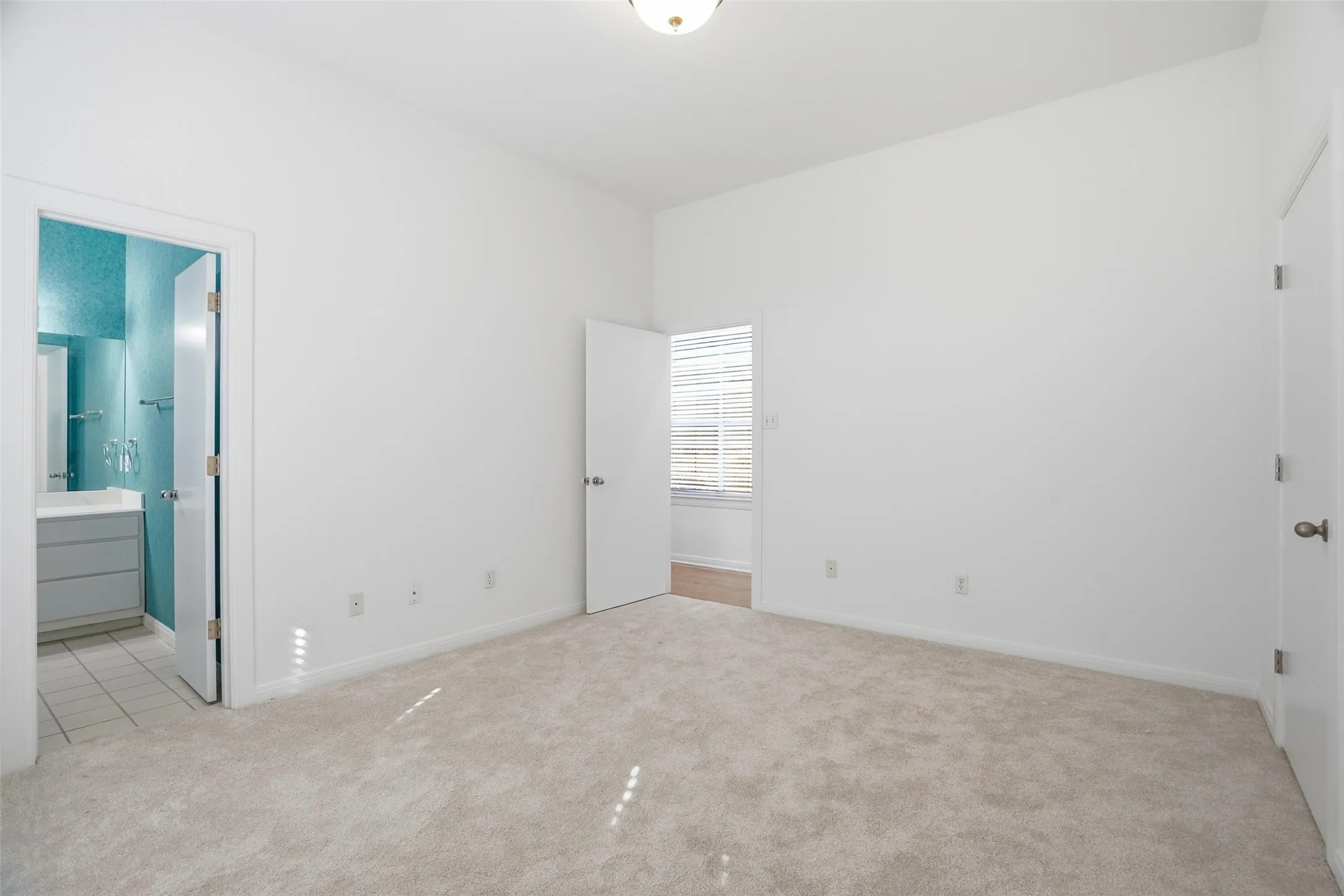 Single Family Residence For Sale in Johnson County , 2829 Bent Oaks Drive, Burleson, Texas 76028, 3 Bedroom, 3 Bathroom, 2 Garage spaces, 3,692 Sqft, built in 1995, mls#21189410, Real Estate Agent in Burleson, Homes For Sale in Johnson county, Homes For Sale in Burleson, Realtor in Burleson Texas, Real Estate Brokerage Independent Realty Texas, Luminita Cordes Realtor