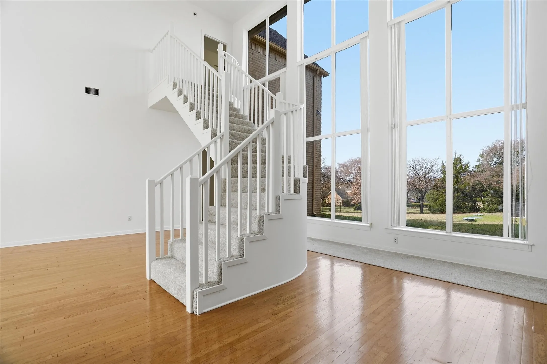 Single Family Residence For Sale in Johnson County , 2829 Bent Oaks Drive, Burleson, Texas 76028, 3 Bedroom, 3 Bathroom, 2 Garage spaces, 3,692 Sqft, built in 1995, mls#21189410, Real Estate Agent in Burleson, Homes For Sale in Johnson county, Homes For Sale in Burleson, Realtor in Burleson Texas, Real Estate Brokerage Independent Realty Texas, Luminita Cordes Realtor
