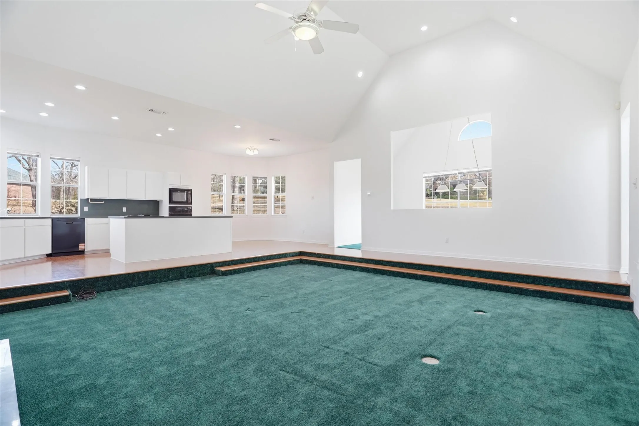 Single Family Residence For Sale in Johnson County , 2829 Bent Oaks Drive, Burleson, Texas 76028, 3 Bedroom, 3 Bathroom, 2 Garage spaces, 3,692 Sqft, built in 1995, mls#21189410, Real Estate Agent in Burleson, Homes For Sale in Johnson county, Homes For Sale in Burleson, Realtor in Burleson Texas, Real Estate Brokerage Independent Realty Texas, Luminita Cordes Realtor