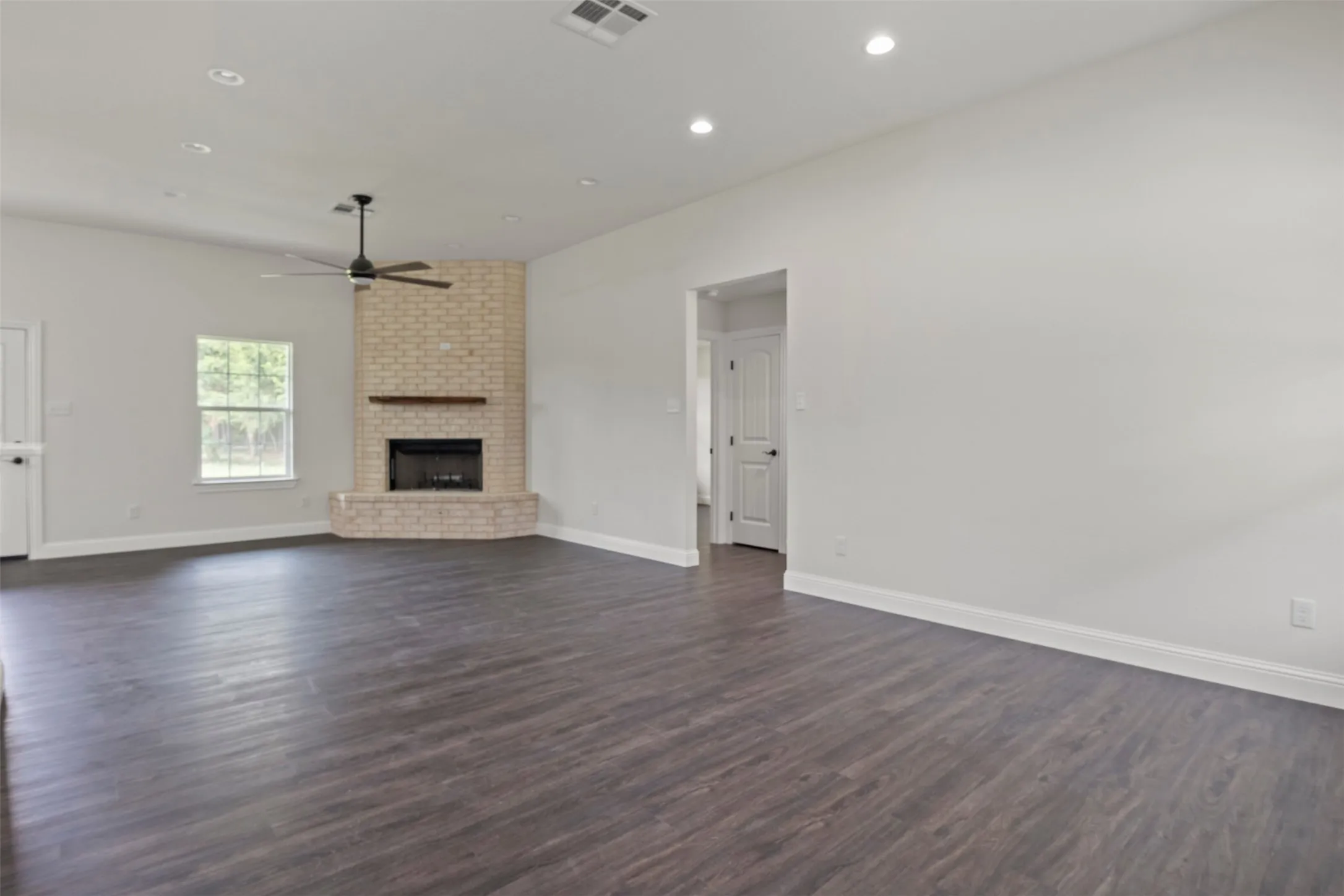 Single Family Residence For Sale in Fannin County , 905 W Cardinal Street, Ector, Texas 75439, 3 Bedroom, 2 Bathroom, 2 Garage spaces, 1,708 Sqft, built in 2026, mls#21188460, Real Estate Agent in Ector, Homes For Sale in Fannin county, Homes For Sale in Ector, Realtor in Ector Texas, Real Estate Brokerage Independent Realty Texas, Luminita Cordes Realtor