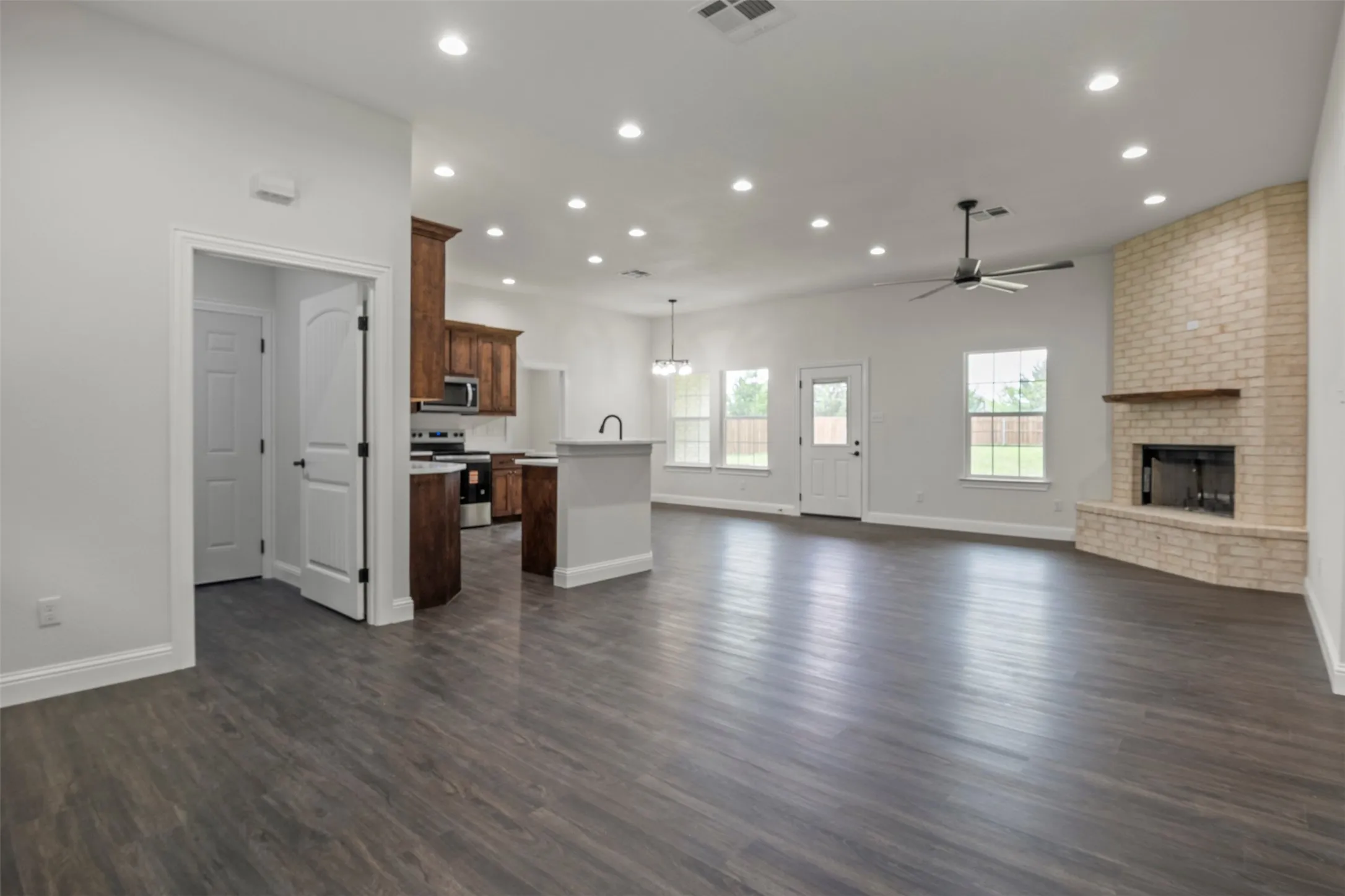 Single Family Residence For Sale in Fannin County , 905 W Cardinal Street, Ector, Texas 75439, 3 Bedroom, 2 Bathroom, 2 Garage spaces, 1,708 Sqft, built in 2026, mls#21188460, Real Estate Agent in Ector, Homes For Sale in Fannin county, Homes For Sale in Ector, Realtor in Ector Texas, Real Estate Brokerage Independent Realty Texas, Luminita Cordes Realtor
