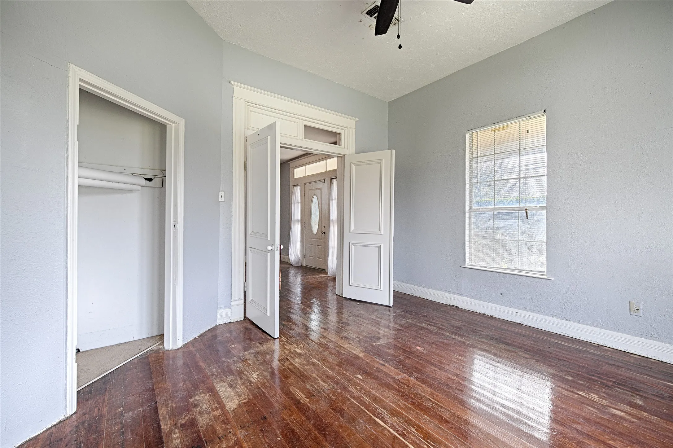 Single Family Residence For Sale in Dallas County , 2457 Glenfield Avenue, Dallas, Texas 75233, 2 Bedroom, 2 Bathroom, Garage spaces, 1,321 Sqft, built in 1925, mls#21188912, Real Estate Agent in Dallas, Homes For Sale in Dallas county, Homes For Sale in Dallas, Realtor in Dallas Texas, Real Estate Brokerage Independent Realty Texas, Luminita Cordes Realtor