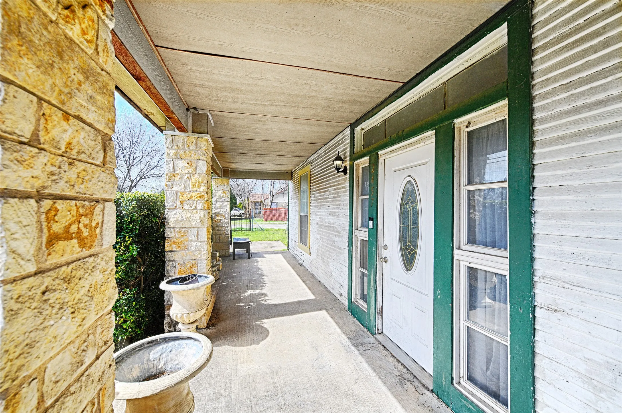 Single Family Residence For Sale in Dallas County , 2457 Glenfield Avenue, Dallas, Texas 75233, 2 Bedroom, 2 Bathroom, Garage spaces, 1,321 Sqft, built in 1925, mls#21188912, Real Estate Agent in Dallas, Homes For Sale in Dallas county, Homes For Sale in Dallas, Realtor in Dallas Texas, Real Estate Brokerage Independent Realty Texas, Luminita Cordes Realtor