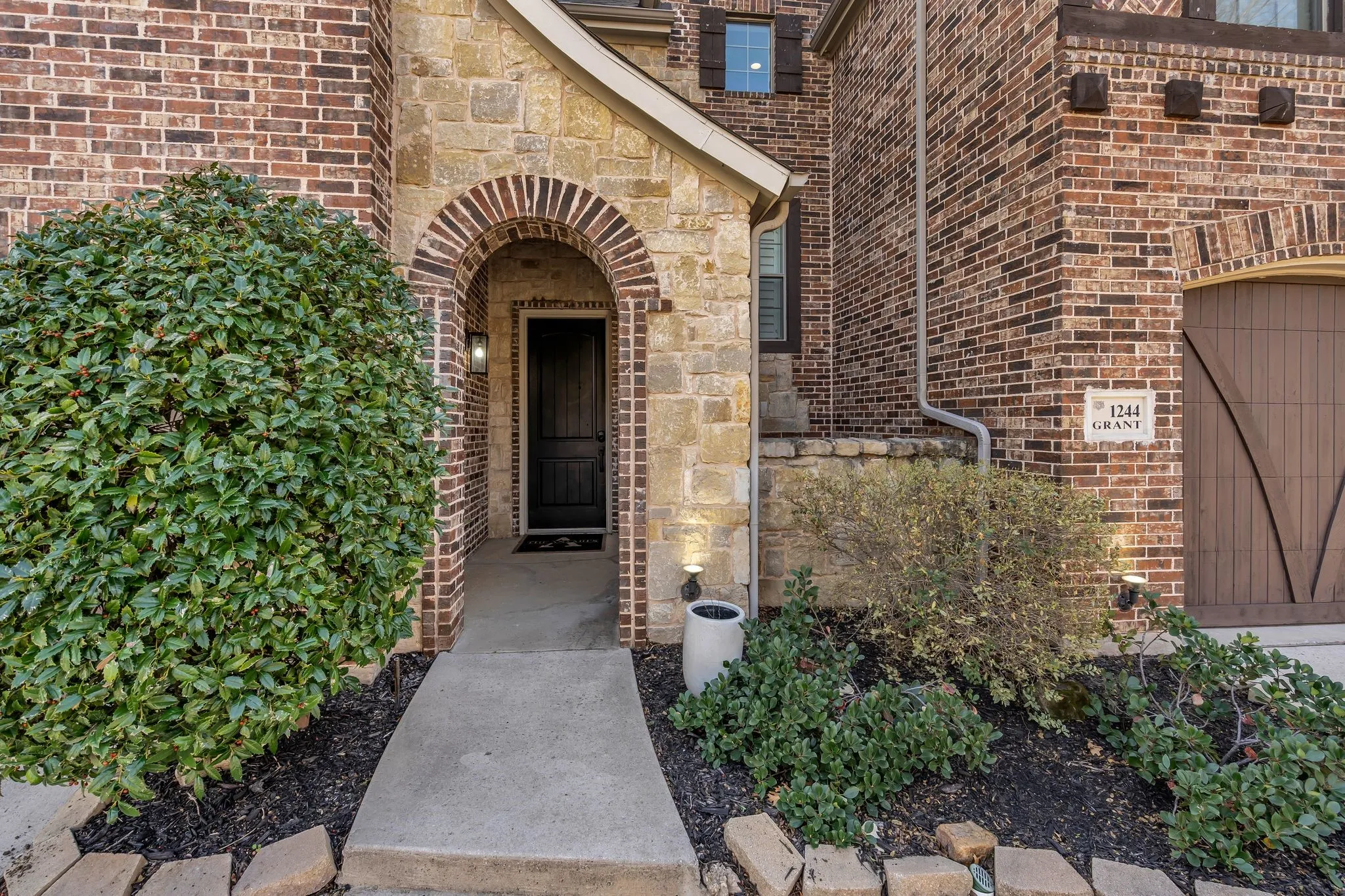 Single Family Residence For Sale in Denton County , 1244 Grant Avenue, Lantana, Texas 76226, 3 Bedroom, 4 Bathroom, 2 Garage spaces, 3,998 Sqft, built in 2007, Preowned, mls#21192418, Real Estate Agent in Lantana, Homes For Sale in Denton county, Homes For Sale in Lantana, Realtor in Lantana Texas, Real Estate Brokerage Independent Realty Texas, Luminita Cordes Realtor