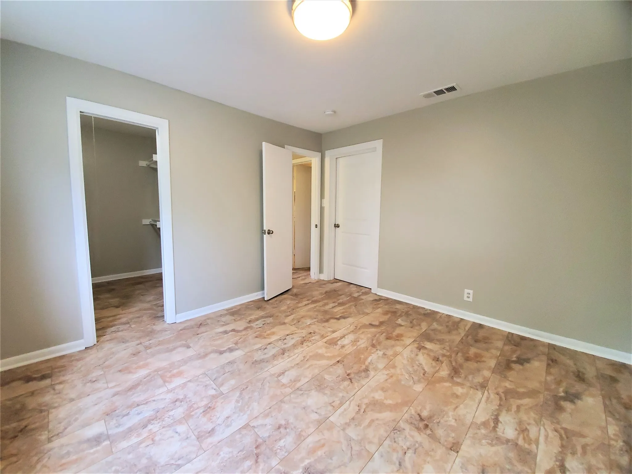 Single Family Residence For Rent in Denton County , 2115 Glenwood Lane 100, Denton, Texas 76209, 2 Bedroom, 1 Bathroom, Garage spaces, 702 Sqft, built in 1969, New Construction - Complete, mls#21193084, Real Estate Agent in Denton, Homes For Rent in Denton county, Homes For Rent in Denton, Realtor in Denton Texas, Real Estate Brokerage Independent Realty Texas, Luminita Cordes Realtor