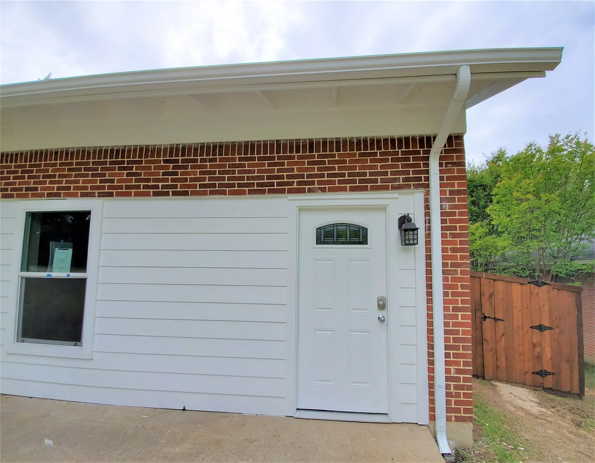 Single Family Residence For Rent in Denton County , 2115 Glenwood Lane 100, Denton, Texas 76209, 2 Bedroom, 1 Bathroom, Garage spaces, 702 Sqft, built in 1969, New Construction - Complete, mls#21193084, Real Estate Agent in Denton, Homes For Rent in Denton county, Homes For Rent in Denton, Realtor in Denton Texas, Real Estate Brokerage Independent Realty Texas, Luminita Cordes Realtor
