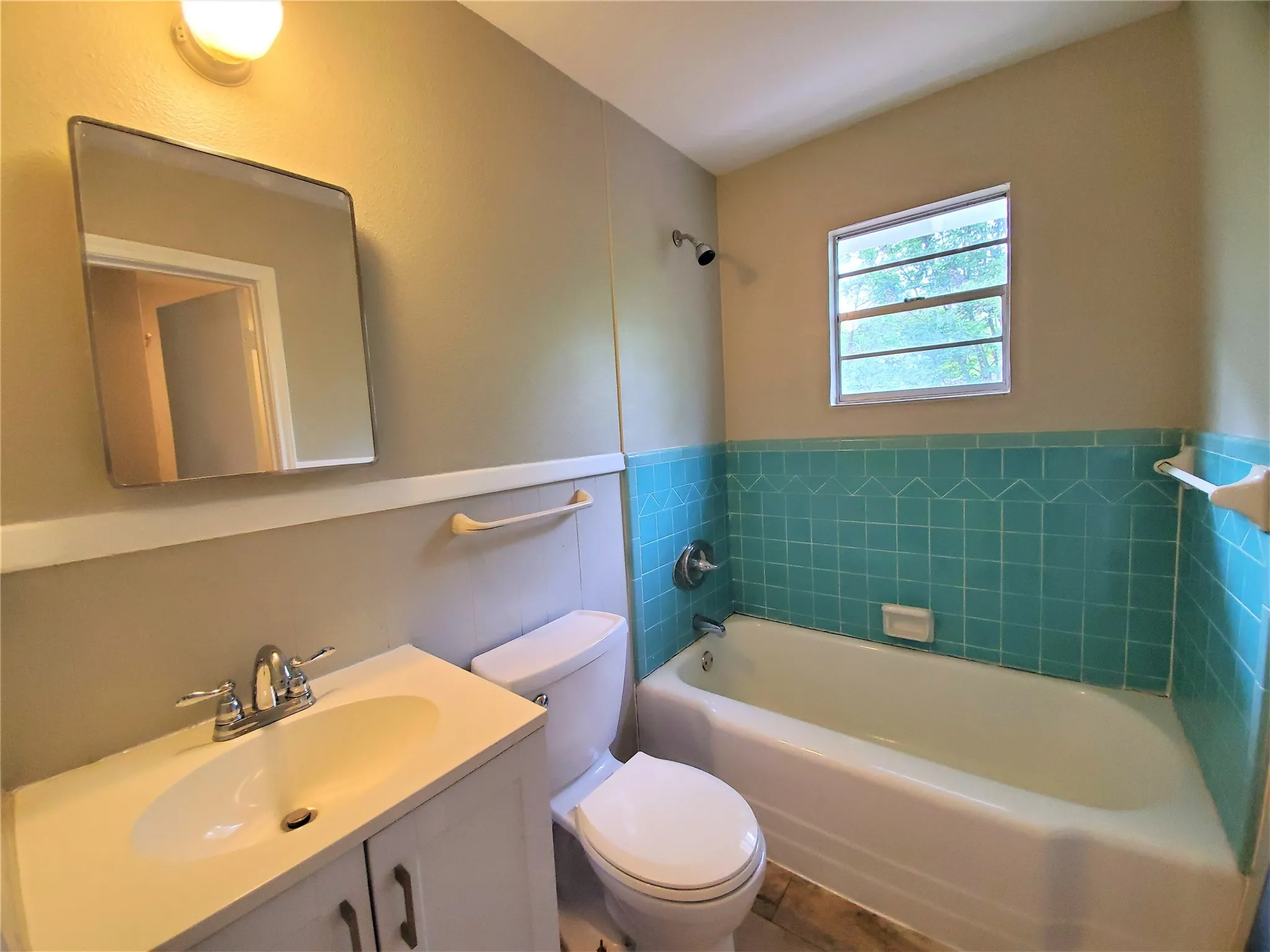 Single Family Residence For Rent in Denton County , 2115 Glenwood Lane 100, Denton, Texas 76209, 2 Bedroom, 1 Bathroom, Garage spaces, 702 Sqft, built in 1969, New Construction - Complete, mls#21193084, Real Estate Agent in Denton, Homes For Rent in Denton county, Homes For Rent in Denton, Realtor in Denton Texas, Real Estate Brokerage Independent Realty Texas, Luminita Cordes Realtor