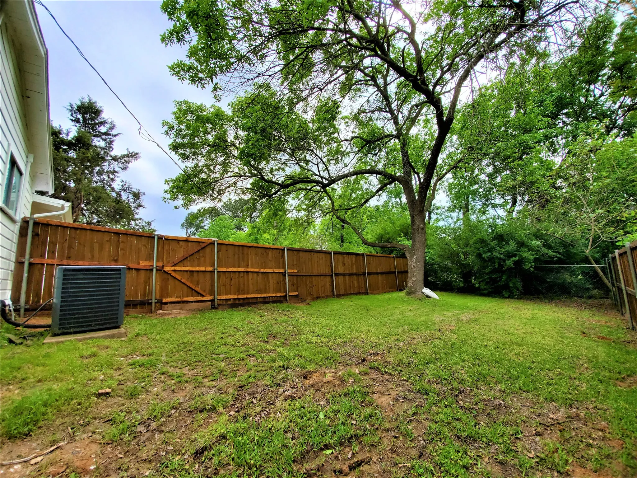 Single Family Residence For Rent in Denton County , 2115 Glenwood Lane 100, Denton, Texas 76209, 2 Bedroom, 1 Bathroom, Garage spaces, 702 Sqft, built in 1969, New Construction - Complete, mls#21193084, Real Estate Agent in Denton, Homes For Rent in Denton county, Homes For Rent in Denton, Realtor in Denton Texas, Real Estate Brokerage Independent Realty Texas, Luminita Cordes Realtor