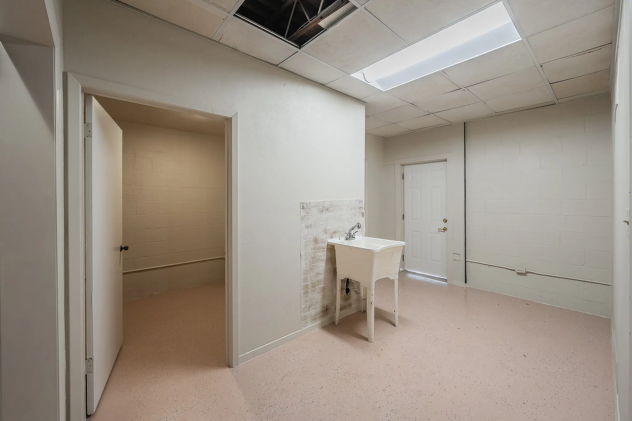 Business For Sale in Tarrant County , 5704 James Avenue, Fort Worth, Texas 76134, 0, 0, Garage spaces, 0 Sqft, built in 1965, Preowned, mls#21186555, Real Estate Agent in Fort Worth, Homes For Sale in Tarrant county, Homes For Sale in Fort Worth, Realtor in Fort Worth Texas, Real Estate Brokerage Independent Realty Texas, Luminita Cordes Realtor