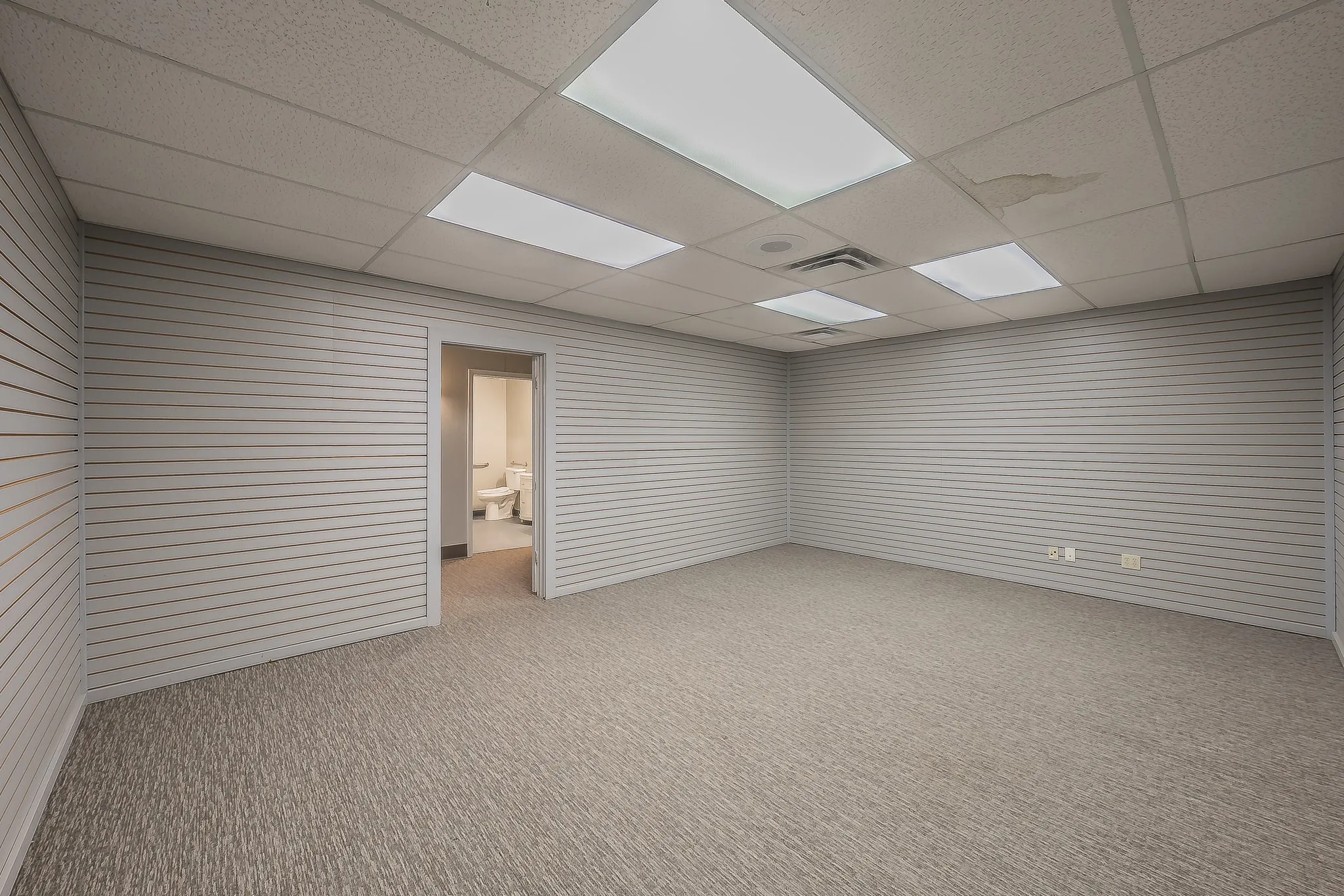 Business For Sale in Tarrant County , 5704 James Avenue, Fort Worth, Texas 76134, 0, 0, Garage spaces, 0 Sqft, built in 1965, Preowned, mls#21186555, Real Estate Agent in Fort Worth, Homes For Sale in Tarrant county, Homes For Sale in Fort Worth, Realtor in Fort Worth Texas, Real Estate Brokerage Independent Realty Texas, Luminita Cordes Realtor