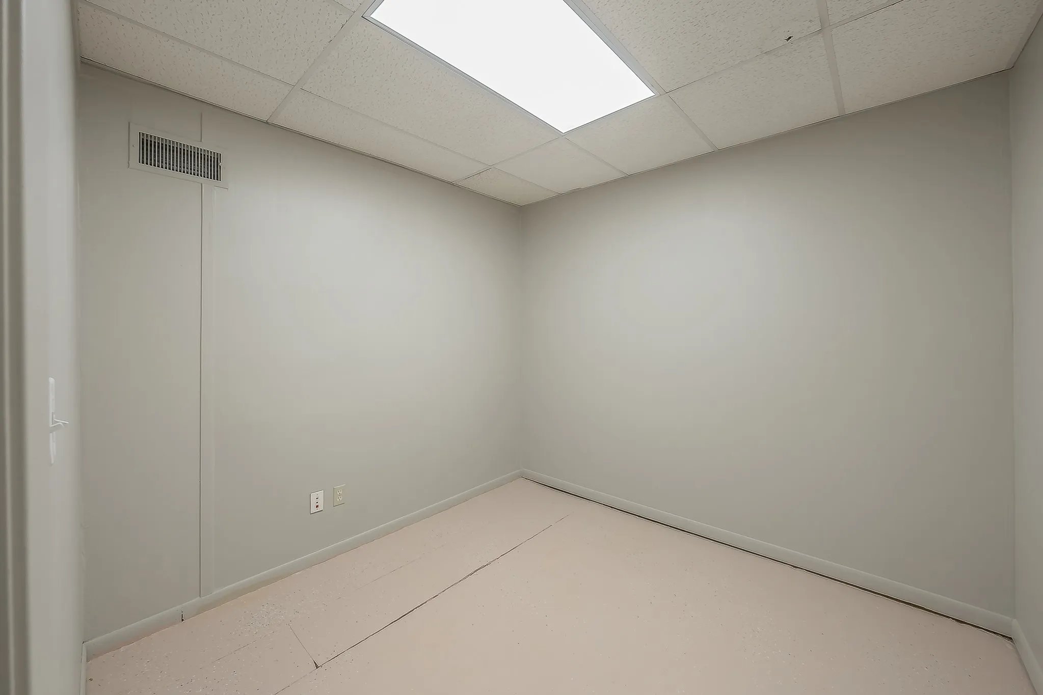 Business For Sale in Tarrant County , 5704 James Avenue, Fort Worth, Texas 76134, 0, 0, Garage spaces, 0 Sqft, built in 1965, Preowned, mls#21186555, Real Estate Agent in Fort Worth, Homes For Sale in Tarrant county, Homes For Sale in Fort Worth, Realtor in Fort Worth Texas, Real Estate Brokerage Independent Realty Texas, Luminita Cordes Realtor