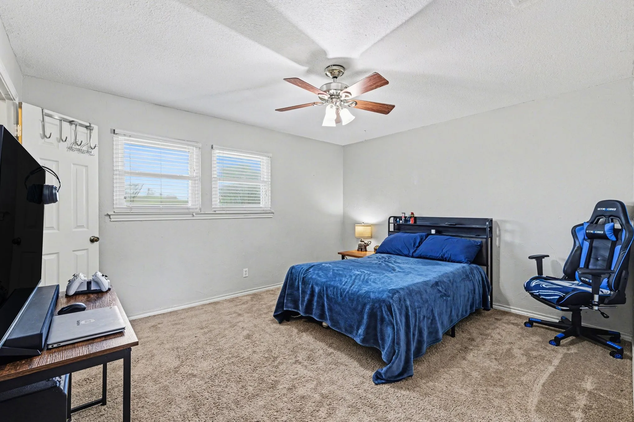 Single Family Residence For Sale in Rockwall County , 224 Windy Lane, Rockwall, Texas 75087, 7 Bedroom, 5 Bathroom, 4 Garage spaces, 3,948 Sqft, built in 1978, Preowned, mls#21182267, Real Estate Agent in Rockwall, Homes For Sale in Rockwall county, Homes For Sale in Rockwall, Realtor in Rockwall Texas, Real Estate Brokerage Independent Realty Texas, Luminita Cordes Realtor