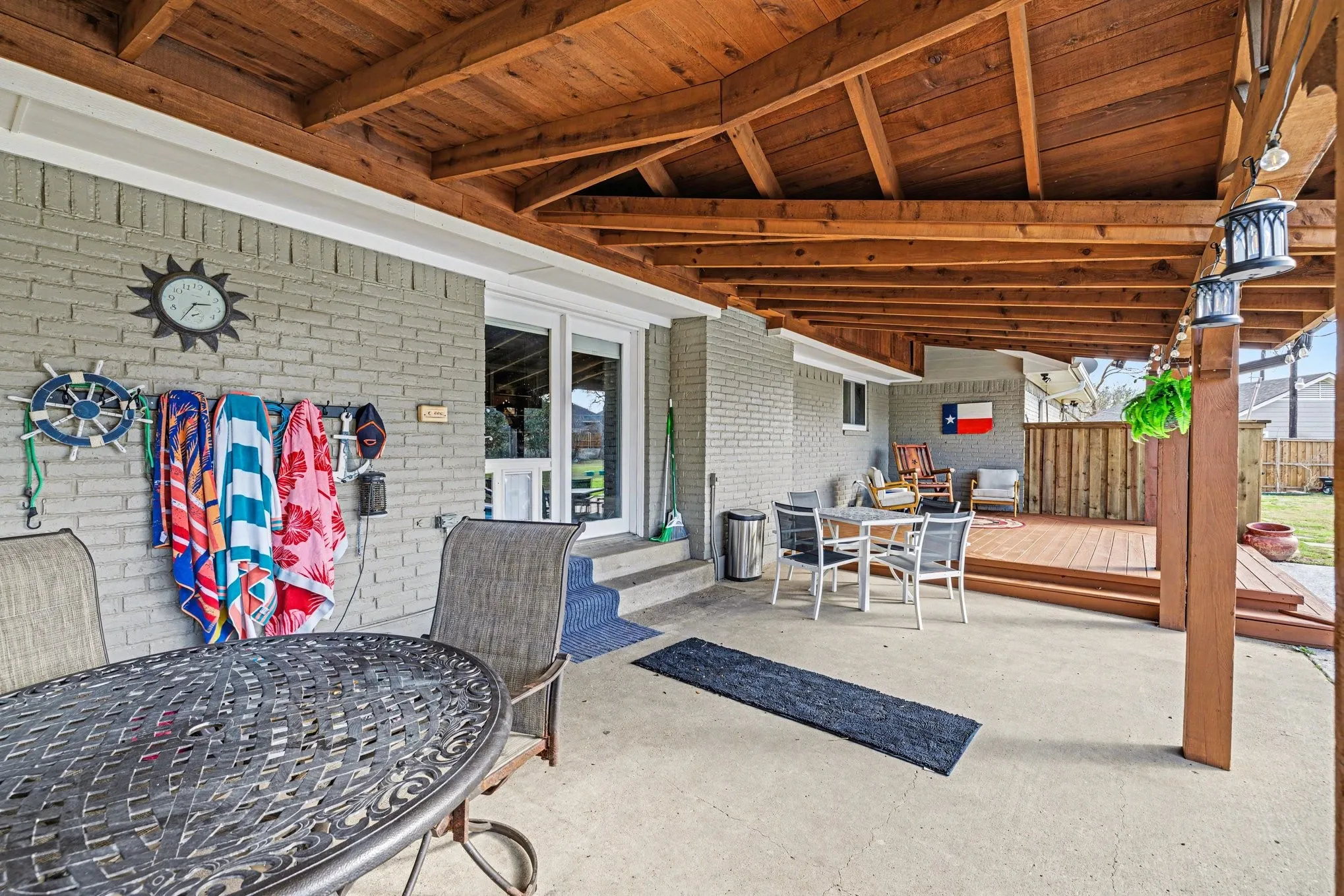 Single Family Residence For Sale in Rockwall County , 224 Windy Lane, Rockwall, Texas 75087, 7 Bedroom, 5 Bathroom, 4 Garage spaces, 3,948 Sqft, built in 1978, Preowned, mls#21182267, Real Estate Agent in Rockwall, Homes For Sale in Rockwall county, Homes For Sale in Rockwall, Realtor in Rockwall Texas, Real Estate Brokerage Independent Realty Texas, Luminita Cordes Realtor