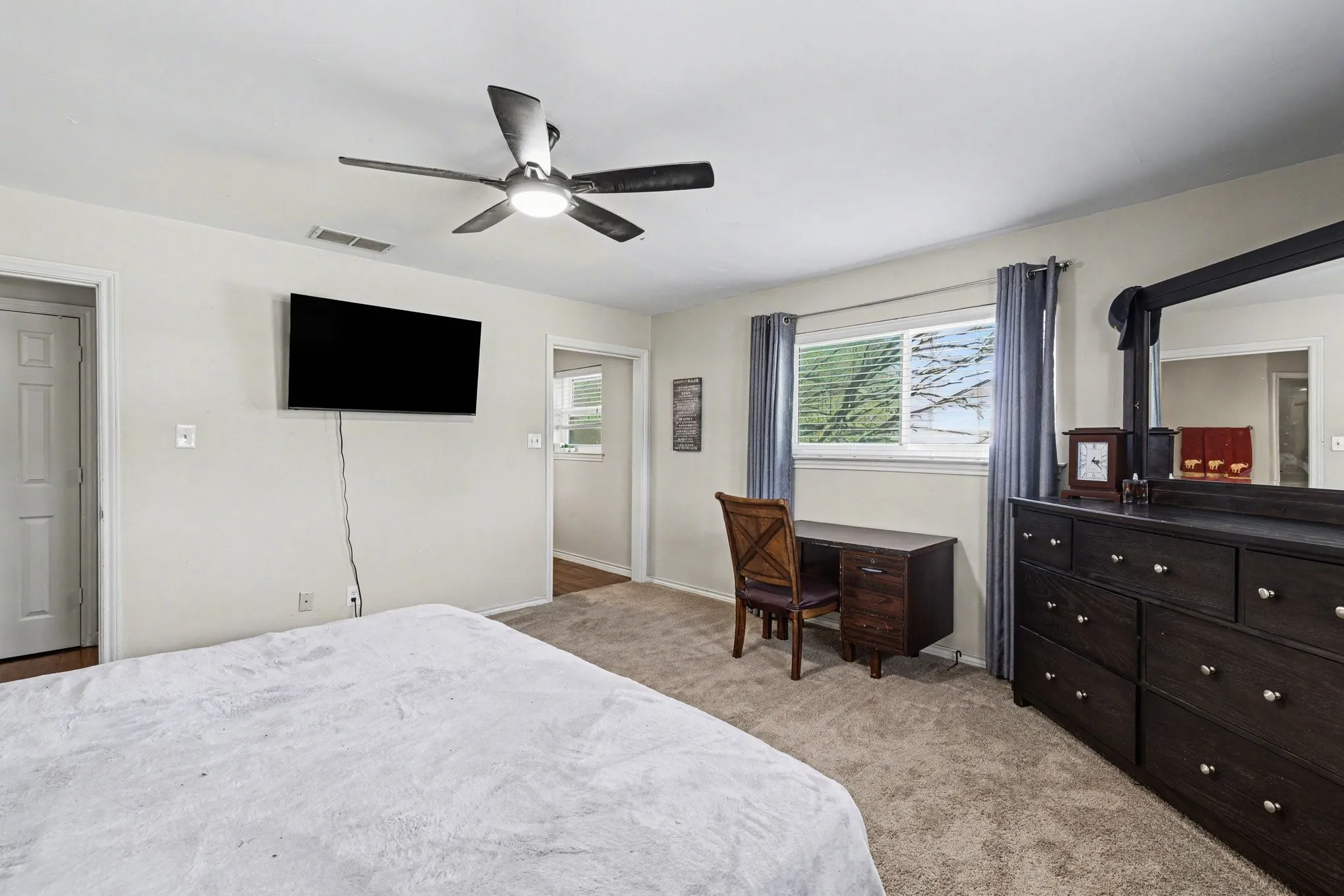 Single Family Residence For Sale in Rockwall County , 224 Windy Lane, Rockwall, Texas 75087, 7 Bedroom, 5 Bathroom, 4 Garage spaces, 3,948 Sqft, built in 1978, Preowned, mls#21182267, Real Estate Agent in Rockwall, Homes For Sale in Rockwall county, Homes For Sale in Rockwall, Realtor in Rockwall Texas, Real Estate Brokerage Independent Realty Texas, Luminita Cordes Realtor