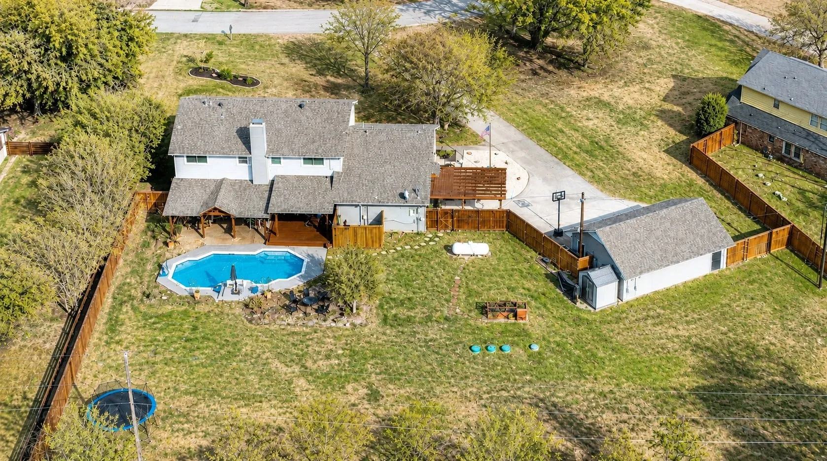 Single Family Residence For Sale in Rockwall County , 224 Windy Lane, Rockwall, Texas 75087, 7 Bedroom, 5 Bathroom, 4 Garage spaces, 3,948 Sqft, built in 1978, Preowned, mls#21182267, Real Estate Agent in Rockwall, Homes For Sale in Rockwall county, Homes For Sale in Rockwall, Realtor in Rockwall Texas, Real Estate Brokerage Independent Realty Texas, Luminita Cordes Realtor