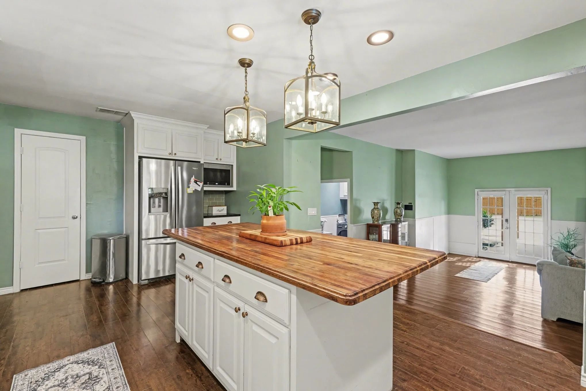 Single Family Residence For Sale in Rockwall County , 224 Windy Lane, Rockwall, Texas 75087, 7 Bedroom, 5 Bathroom, 4 Garage spaces, 3,948 Sqft, built in 1978, Preowned, mls#21182267, Real Estate Agent in Rockwall, Homes For Sale in Rockwall county, Homes For Sale in Rockwall, Realtor in Rockwall Texas, Real Estate Brokerage Independent Realty Texas, Luminita Cordes Realtor