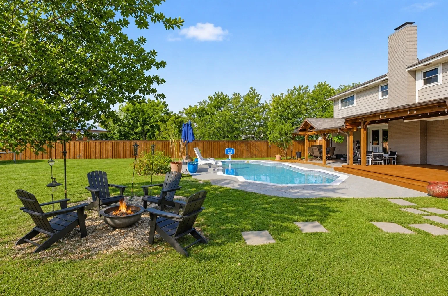 Single Family Residence For Sale in Rockwall County , 224 Windy Lane, Rockwall, Texas 75087, 7 Bedroom, 5 Bathroom, 4 Garage spaces, 3,948 Sqft, built in 1978, Preowned, mls#21182267, Real Estate Agent in Rockwall, Homes For Sale in Rockwall county, Homes For Sale in Rockwall, Realtor in Rockwall Texas, Real Estate Brokerage Independent Realty Texas, Luminita Cordes Realtor