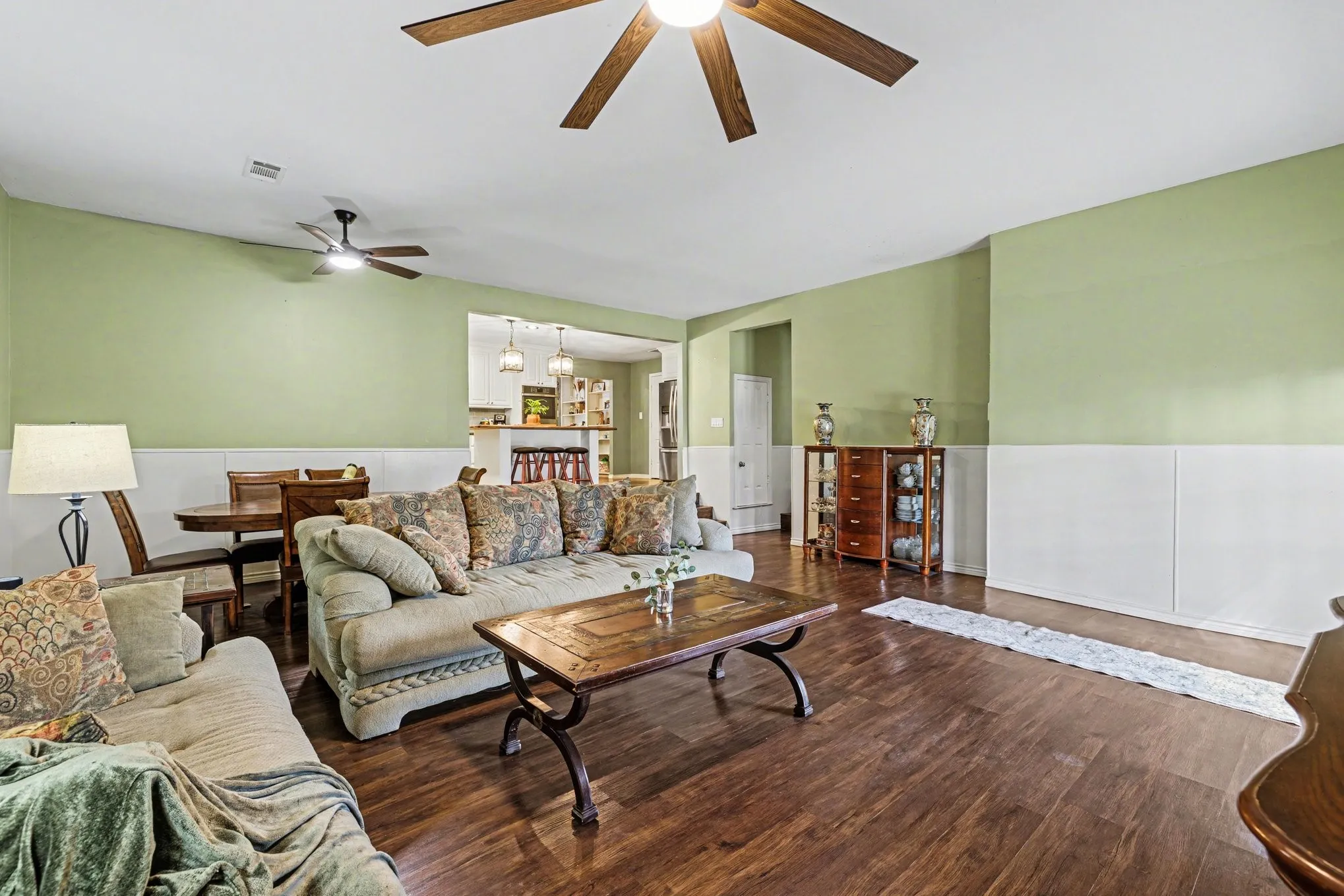 Single Family Residence For Sale in Rockwall County , 224 Windy Lane, Rockwall, Texas 75087, 7 Bedroom, 5 Bathroom, 4 Garage spaces, 3,948 Sqft, built in 1978, Preowned, mls#21182267, Real Estate Agent in Rockwall, Homes For Sale in Rockwall county, Homes For Sale in Rockwall, Realtor in Rockwall Texas, Real Estate Brokerage Independent Realty Texas, Luminita Cordes Realtor