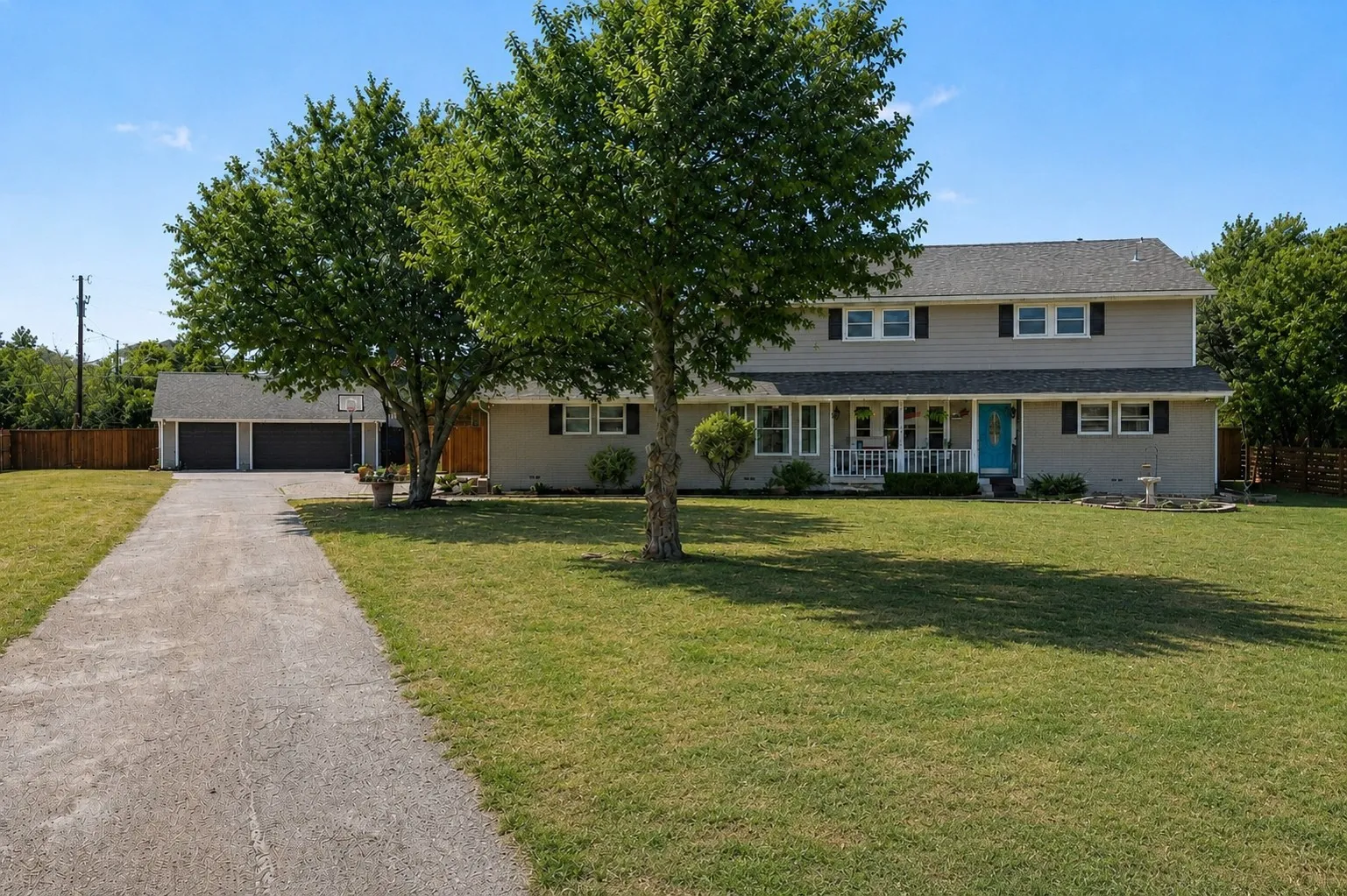 Single Family Residence For Sale in Rockwall County , 224 Windy Lane, Rockwall, Texas 75087, 7 Bedroom, 5 Bathroom, 4 Garage spaces, 3,948 Sqft, built in 1978, Preowned, mls#21182267, Real Estate Agent in Rockwall, Homes For Sale in Rockwall county, Homes For Sale in Rockwall, Realtor in Rockwall Texas, Real Estate Brokerage Independent Realty Texas, Luminita Cordes Realtor