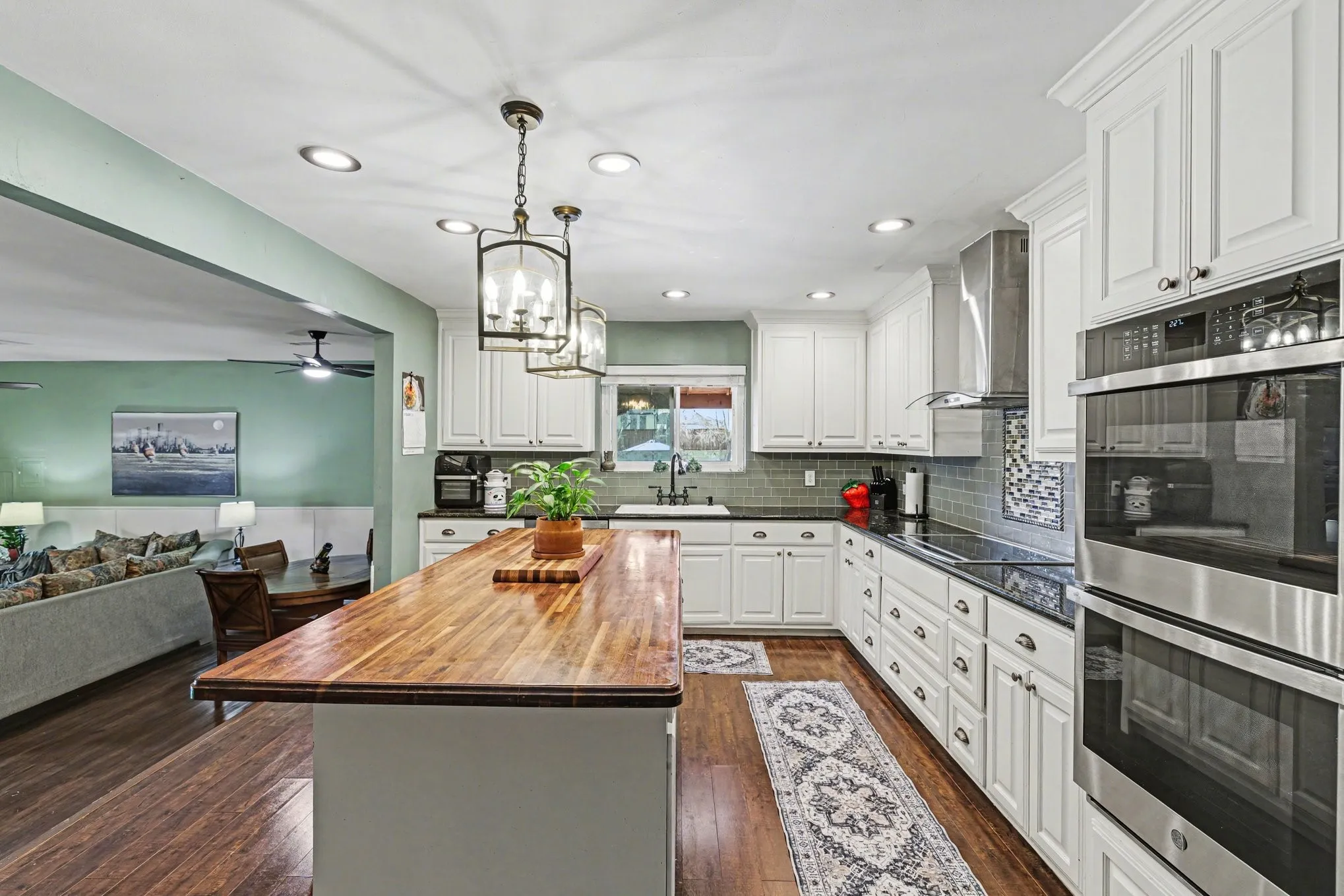 Single Family Residence For Sale in Rockwall County , 224 Windy Lane, Rockwall, Texas 75087, 7 Bedroom, 5 Bathroom, 4 Garage spaces, 3,948 Sqft, built in 1978, Preowned, mls#21182267, Real Estate Agent in Rockwall, Homes For Sale in Rockwall county, Homes For Sale in Rockwall, Realtor in Rockwall Texas, Real Estate Brokerage Independent Realty Texas, Luminita Cordes Realtor