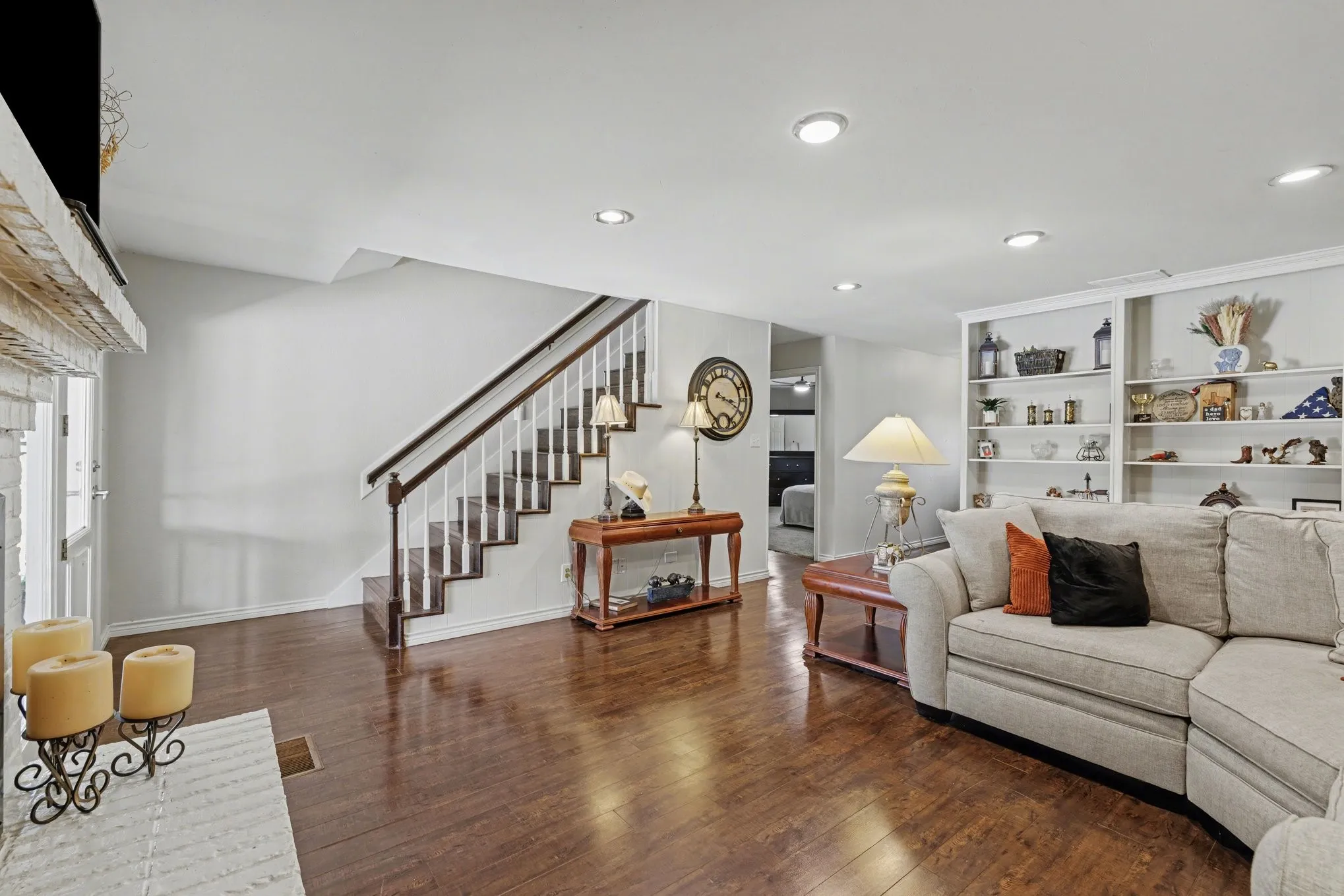 Single Family Residence For Sale in Rockwall County , 224 Windy Lane, Rockwall, Texas 75087, 7 Bedroom, 5 Bathroom, 4 Garage spaces, 3,948 Sqft, built in 1978, Preowned, mls#21182267, Real Estate Agent in Rockwall, Homes For Sale in Rockwall county, Homes For Sale in Rockwall, Realtor in Rockwall Texas, Real Estate Brokerage Independent Realty Texas, Luminita Cordes Realtor