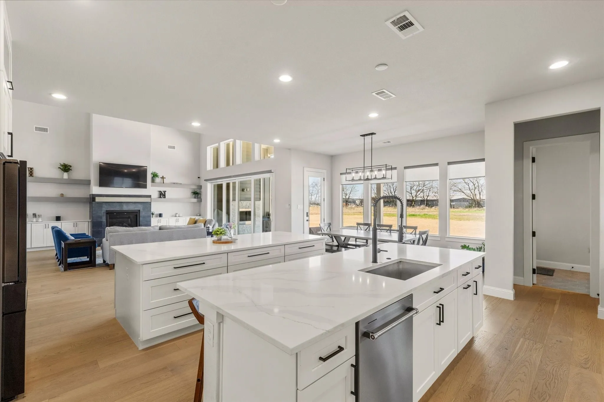 Single Family Residence For Sale in Collin County , 711 Lexington Lane, Nevada, Texas 75173, 5 Bedroom, 5 Bathroom, 4 Garage spaces, 5,789 Sqft, built in 2022, Preowned, mls#21193095, Real Estate Agent in Nevada, Homes For Sale in Collin county, Homes For Sale in Nevada, Realtor in Nevada Texas, Real Estate Brokerage Independent Realty Texas, Luminita Cordes Realtor