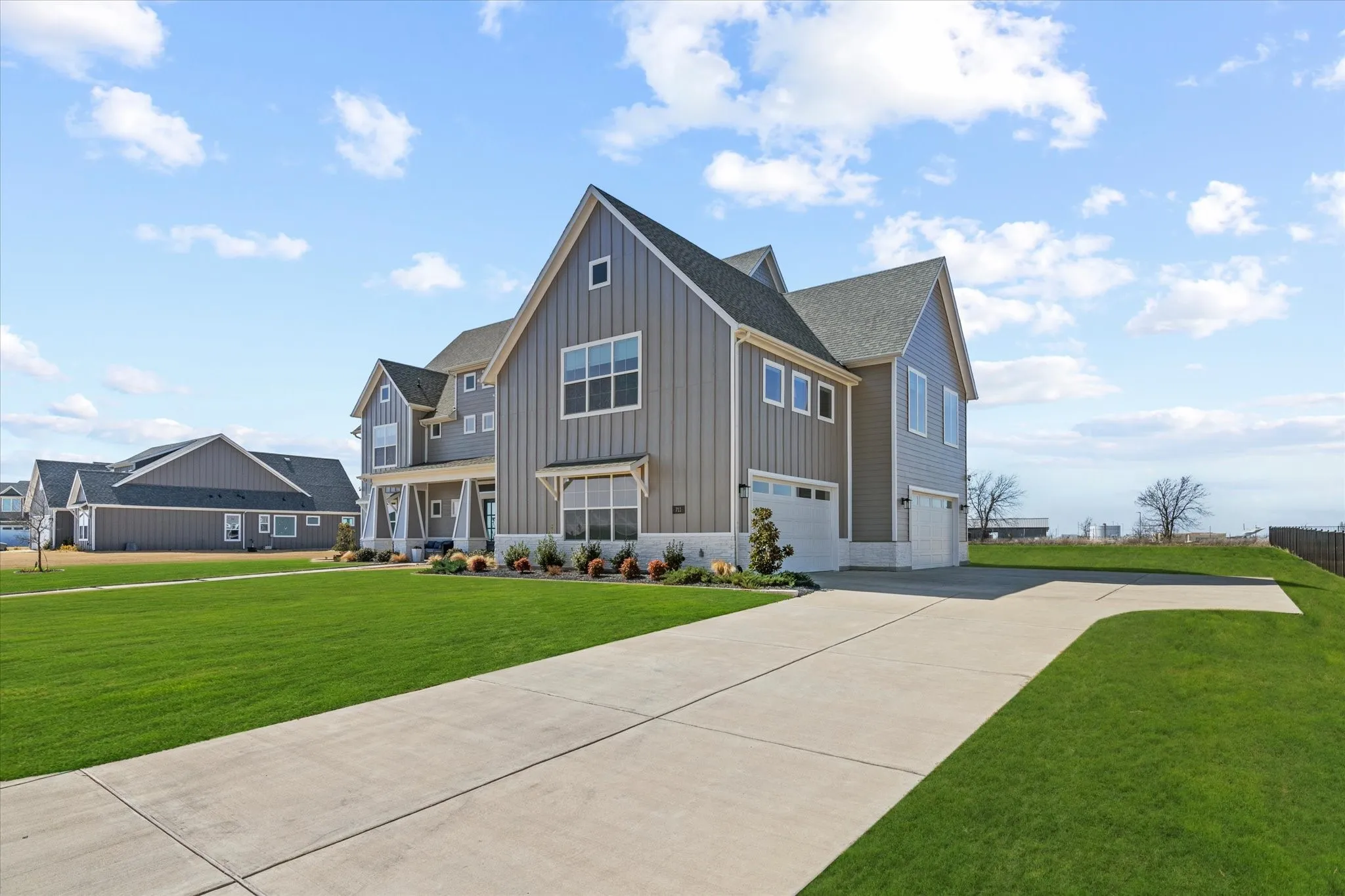Single Family Residence For Sale in Collin County , 711 Lexington Lane, Nevada, Texas 75173, 5 Bedroom, 5 Bathroom, 4 Garage spaces, 5,789 Sqft, built in 2022, Preowned, mls#21193095, Real Estate Agent in Nevada, Homes For Sale in Collin county, Homes For Sale in Nevada, Realtor in Nevada Texas, Real Estate Brokerage Independent Realty Texas, Luminita Cordes Realtor