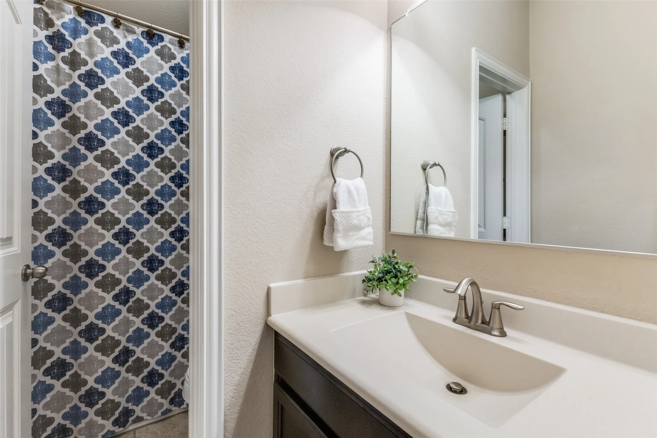 Single Family Residence For Sale in Collin County , 12312 Hitch Rack Way, Mc Kinney, Texas 75071, 3 Bedroom, 3 Bathroom, 2 Garage spaces, 2,111 Sqft, built in 2016, Preowned, mls#21188444, Real Estate Agent in Mc Kinney, Homes For Sale in Collin county, Homes For Sale in Mc Kinney, Realtor in Mc Kinney Texas, Real Estate Brokerage Independent Realty Texas, Luminita Cordes Realtor