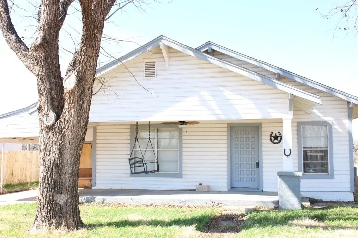 Single Family Residence For Sale in Jones County , 315 South 4th, Hawley, Texas 79525, 3 Bedroom, 1 Bathroom, Garage spaces, 1,278 Sqft, built in 1940, mls#21193116, Real Estate Agent in Hawley, Homes For Sale in Jones county, Homes For Sale in Hawley, Realtor in Hawley Texas, Real Estate Brokerage Independent Realty Texas, Luminita Cordes Realtor