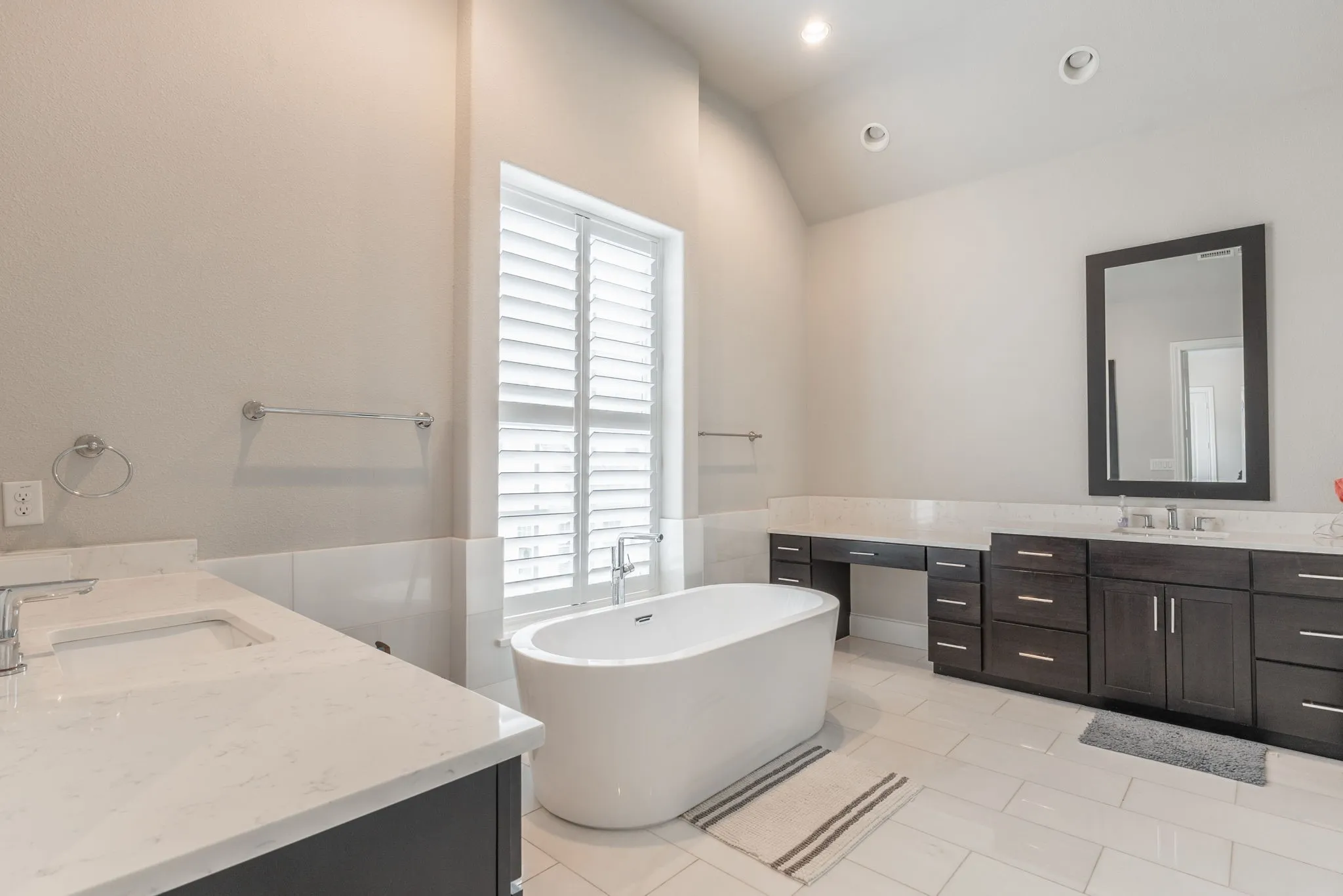 Single Family Residence For Sale in Collin County , 1701 Millsap Lane, Plano, Texas 75074, 3 Bedroom, 3 Bathroom, 2 Garage spaces, 1,987 Sqft, built in 2018, Preowned, mls#21192547, Real Estate Agent in Plano, Homes For Sale in Collin county, Homes For Sale in Plano, Realtor in Plano Texas, Real Estate Brokerage Independent Realty Texas, Luminita Cordes Realtor