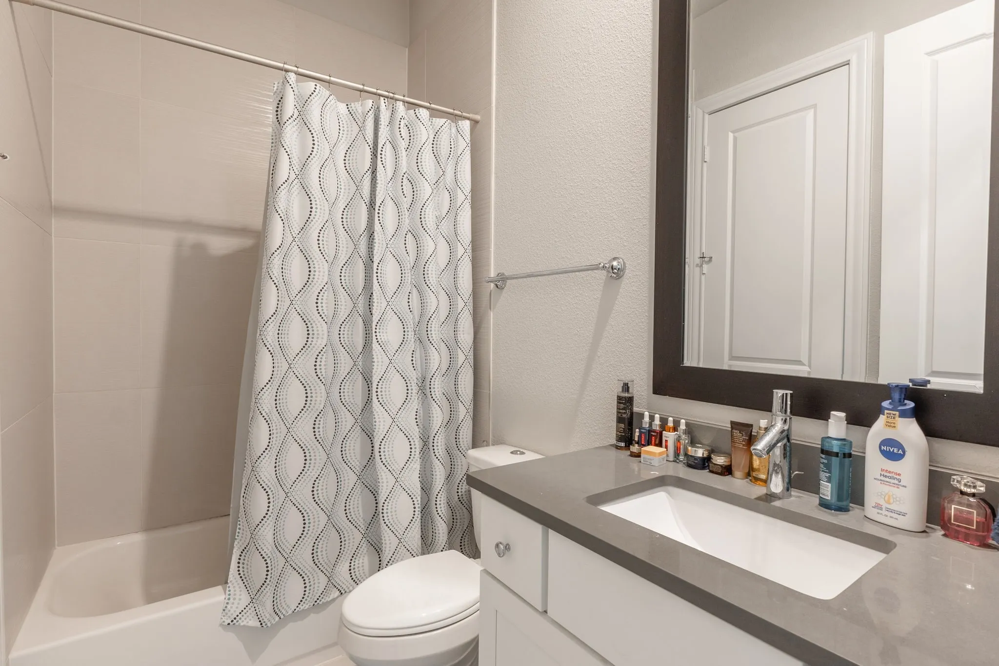 Single Family Residence For Sale in Collin County , 1701 Millsap Lane, Plano, Texas 75074, 3 Bedroom, 3 Bathroom, 2 Garage spaces, 1,987 Sqft, built in 2018, Preowned, mls#21192547, Real Estate Agent in Plano, Homes For Sale in Collin county, Homes For Sale in Plano, Realtor in Plano Texas, Real Estate Brokerage Independent Realty Texas, Luminita Cordes Realtor