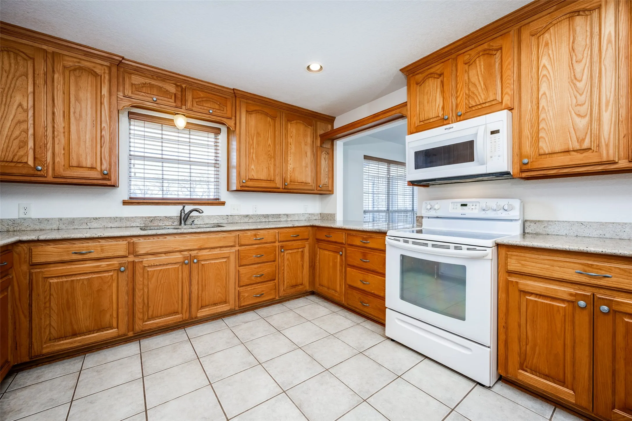 Single Family Residence For Sale in Montague County , 483 Pr 169, Sunset, Texas 76270, 3 Bedroom, 3 Bathroom, 2 Garage spaces, 2,400 Sqft, built in 2003, mls#21193137, Real Estate Agent in Sunset, Homes For Sale in Montague county, Homes For Sale in Sunset, Realtor in Sunset Texas, Real Estate Brokerage Independent Realty Texas, Luminita Cordes Realtor