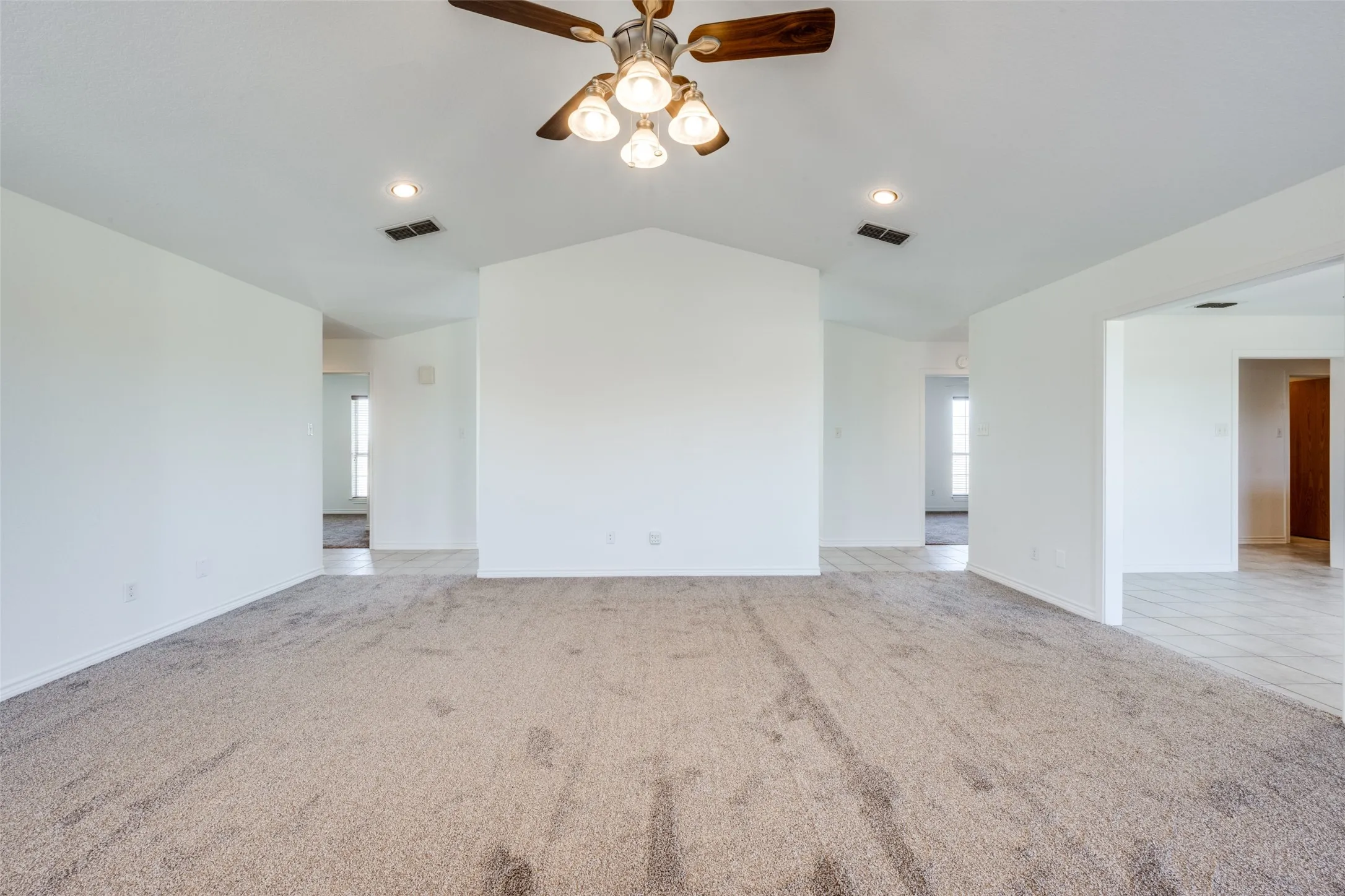 Single Family Residence For Sale in Montague County , 483 Pr 169, Sunset, Texas 76270, 3 Bedroom, 3 Bathroom, 2 Garage spaces, 2,400 Sqft, built in 2003, mls#21193137, Real Estate Agent in Sunset, Homes For Sale in Montague county, Homes For Sale in Sunset, Realtor in Sunset Texas, Real Estate Brokerage Independent Realty Texas, Luminita Cordes Realtor