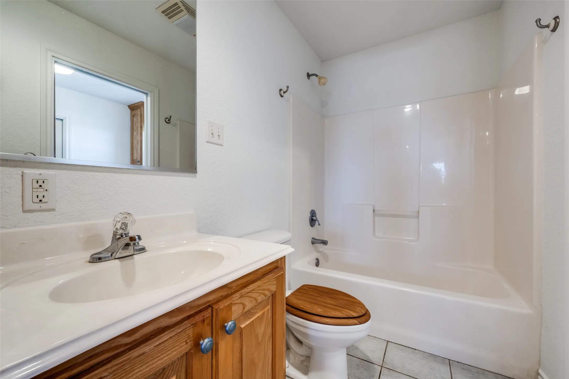 Single Family Residence For Sale in Montague County , 483 Pr 169, Sunset, Texas 76270, 3 Bedroom, 3 Bathroom, 2 Garage spaces, 2,400 Sqft, built in 2003, mls#21193137, Real Estate Agent in Sunset, Homes For Sale in Montague county, Homes For Sale in Sunset, Realtor in Sunset Texas, Real Estate Brokerage Independent Realty Texas, Luminita Cordes Realtor