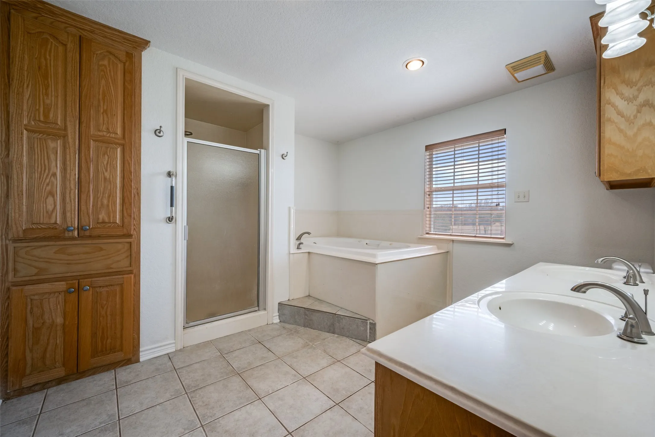 Single Family Residence For Sale in Montague County , 483 Pr 169, Sunset, Texas 76270, 3 Bedroom, 3 Bathroom, 2 Garage spaces, 2,400 Sqft, built in 2003, mls#21193137, Real Estate Agent in Sunset, Homes For Sale in Montague county, Homes For Sale in Sunset, Realtor in Sunset Texas, Real Estate Brokerage Independent Realty Texas, Luminita Cordes Realtor