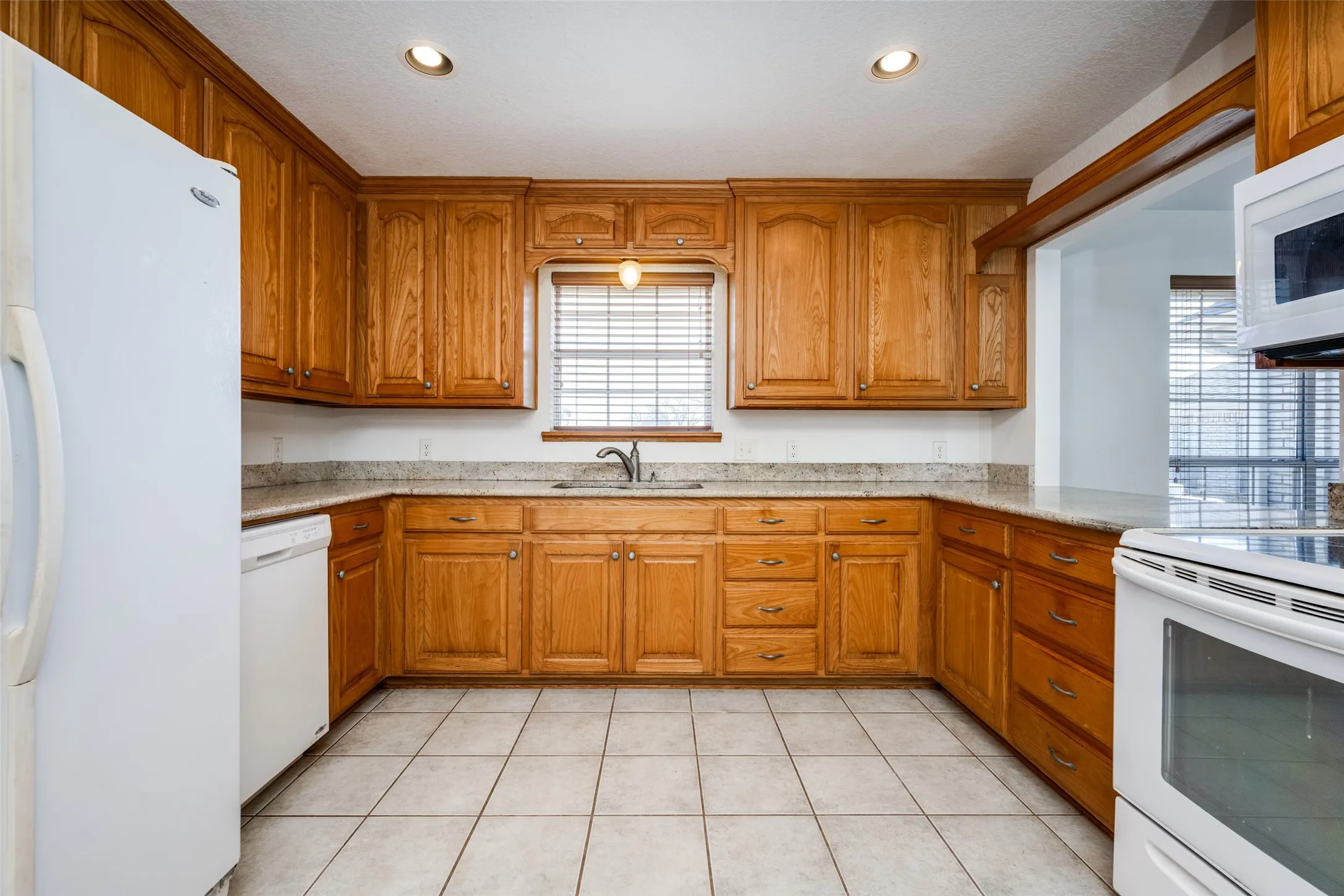 Single Family Residence For Sale in Montague County , 483 Pr 169, Sunset, Texas 76270, 3 Bedroom, 3 Bathroom, 2 Garage spaces, 2,400 Sqft, built in 2003, mls#21193137, Real Estate Agent in Sunset, Homes For Sale in Montague county, Homes For Sale in Sunset, Realtor in Sunset Texas, Real Estate Brokerage Independent Realty Texas, Luminita Cordes Realtor