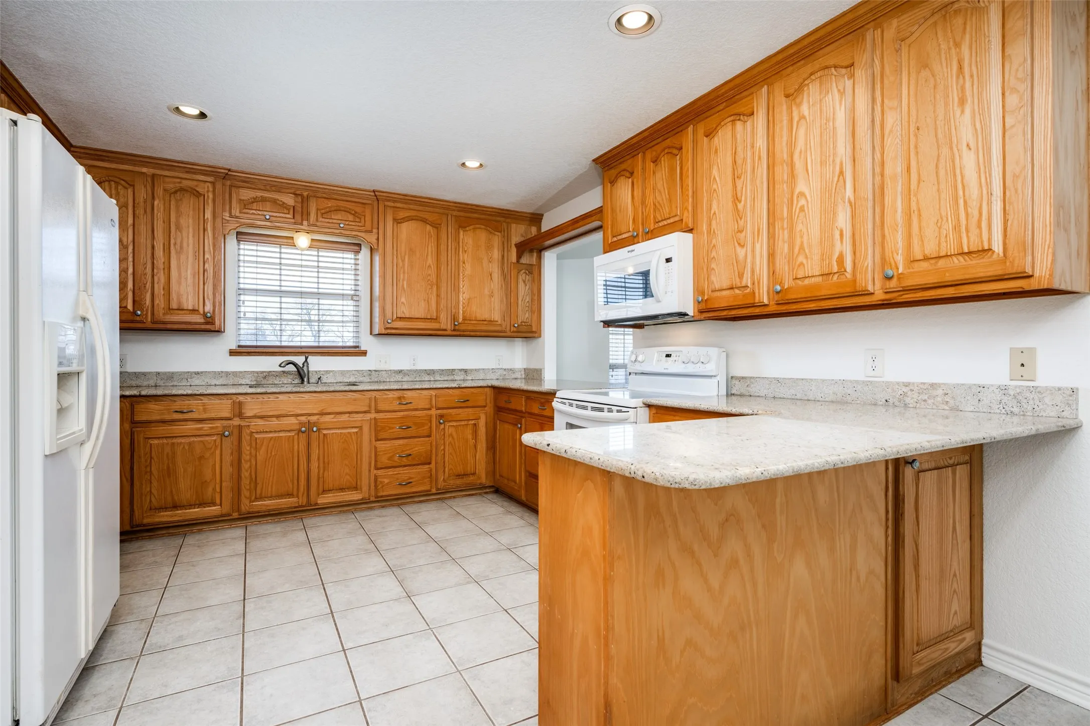 Single Family Residence For Sale in Montague County , 483 Pr 169, Sunset, Texas 76270, 3 Bedroom, 3 Bathroom, 2 Garage spaces, 2,400 Sqft, built in 2003, mls#21193137, Real Estate Agent in Sunset, Homes For Sale in Montague county, Homes For Sale in Sunset, Realtor in Sunset Texas, Real Estate Brokerage Independent Realty Texas, Luminita Cordes Realtor