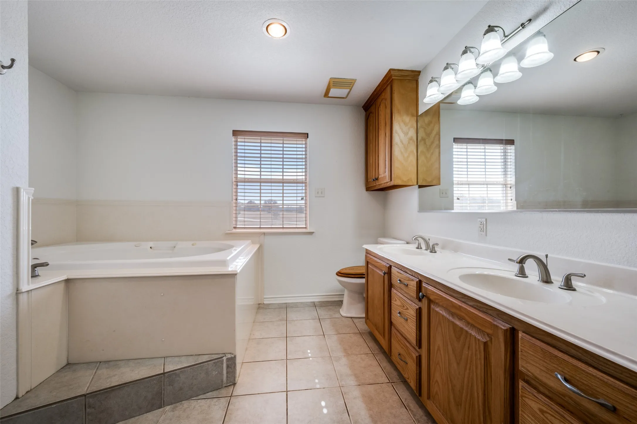 Single Family Residence For Sale in Montague County , 483 Pr 169, Sunset, Texas 76270, 3 Bedroom, 3 Bathroom, 2 Garage spaces, 2,400 Sqft, built in 2003, mls#21193137, Real Estate Agent in Sunset, Homes For Sale in Montague county, Homes For Sale in Sunset, Realtor in Sunset Texas, Real Estate Brokerage Independent Realty Texas, Luminita Cordes Realtor