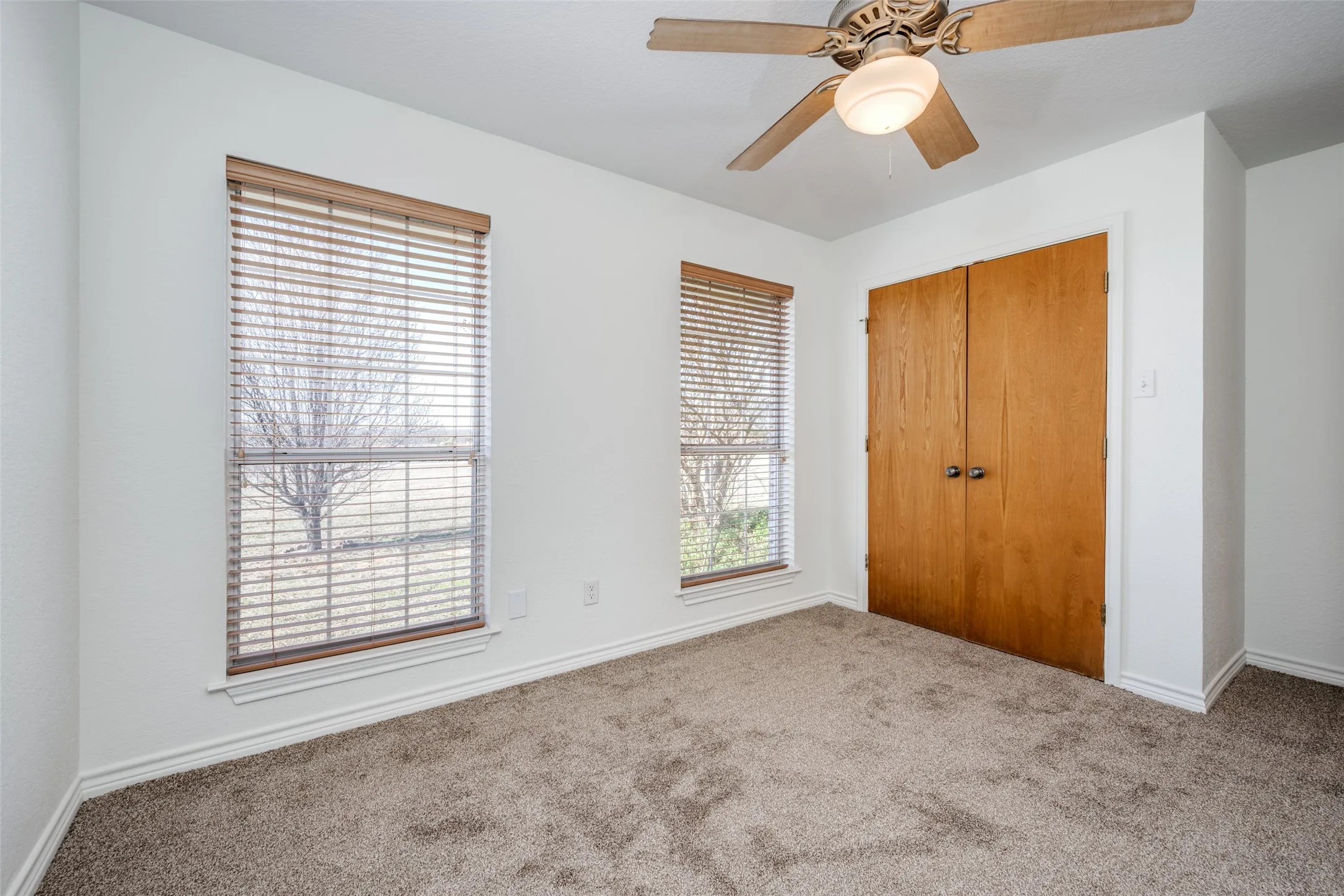 Single Family Residence For Sale in Montague County , 483 Pr 169, Sunset, Texas 76270, 3 Bedroom, 3 Bathroom, 2 Garage spaces, 2,400 Sqft, built in 2003, mls#21193137, Real Estate Agent in Sunset, Homes For Sale in Montague county, Homes For Sale in Sunset, Realtor in Sunset Texas, Real Estate Brokerage Independent Realty Texas, Luminita Cordes Realtor