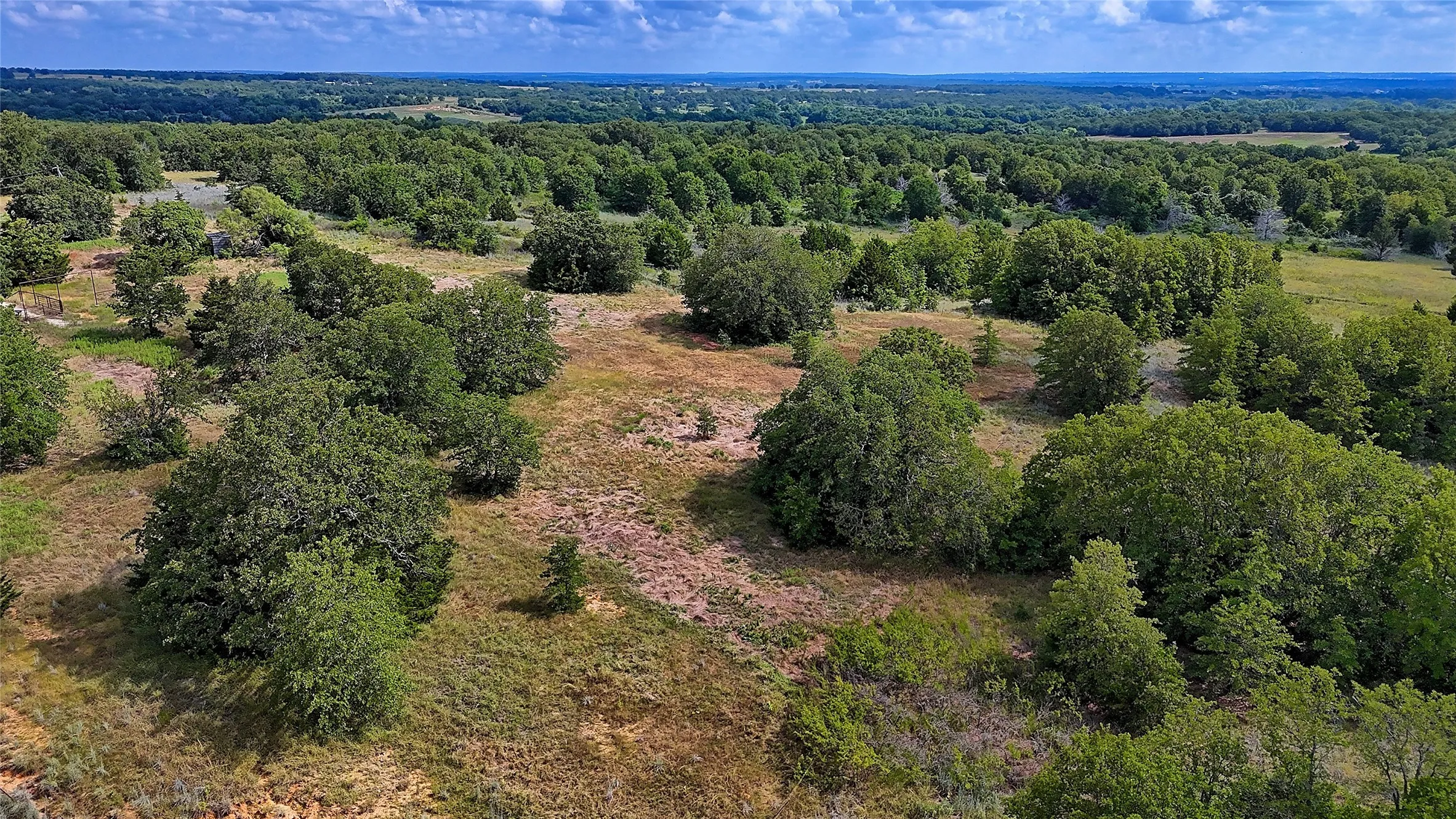 Single Family Residence For Sale in Montague County , 483 Pr 169, Sunset, Texas 76270, 3 Bedroom, 3 Bathroom, 2 Garage spaces, 2,400 Sqft, built in 2003, mls#21193137, Real Estate Agent in Sunset, Homes For Sale in Montague county, Homes For Sale in Sunset, Realtor in Sunset Texas, Real Estate Brokerage Independent Realty Texas, Luminita Cordes Realtor