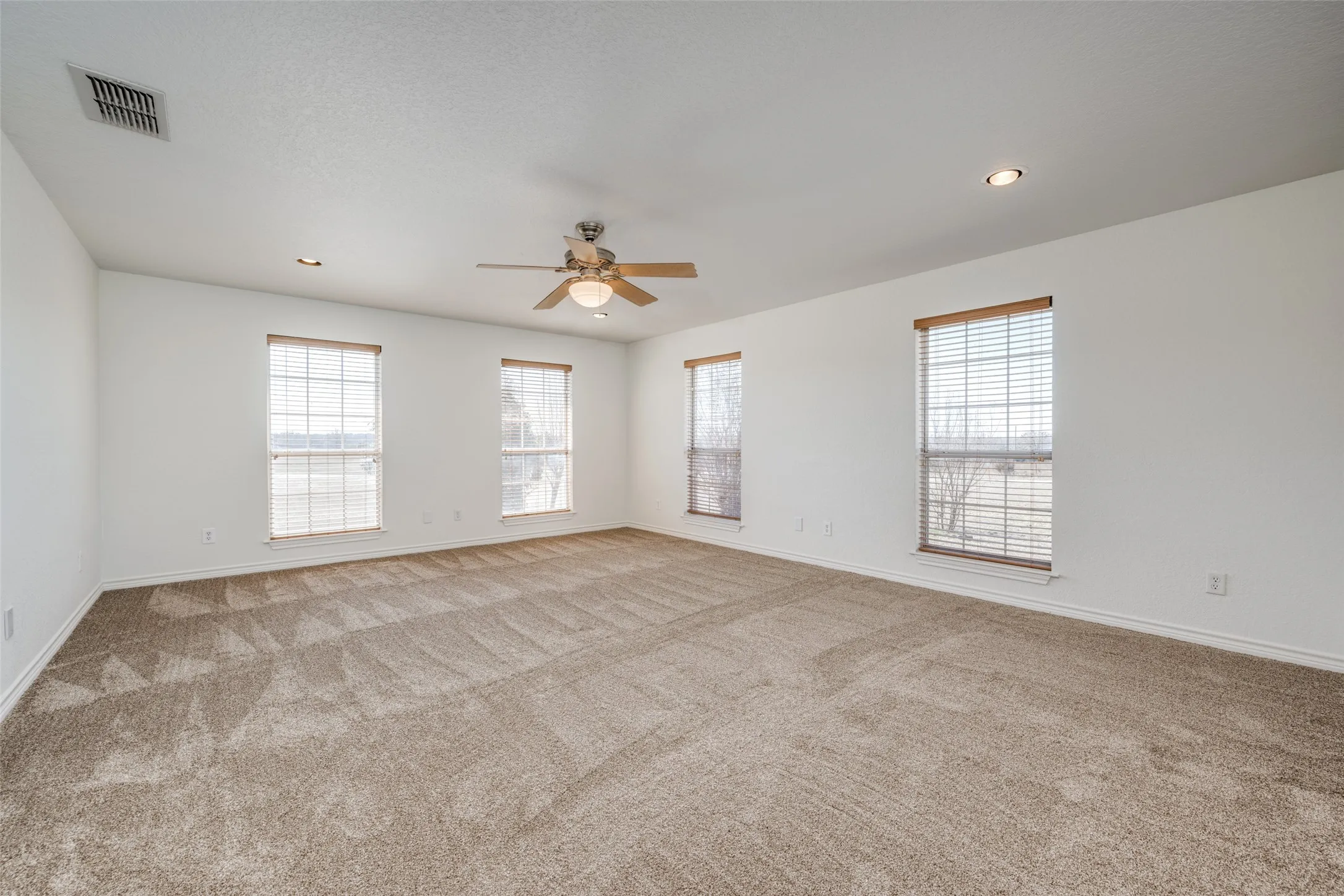 Single Family Residence For Sale in Montague County , 483 Pr 169, Sunset, Texas 76270, 3 Bedroom, 3 Bathroom, 2 Garage spaces, 2,400 Sqft, built in 2003, mls#21193137, Real Estate Agent in Sunset, Homes For Sale in Montague county, Homes For Sale in Sunset, Realtor in Sunset Texas, Real Estate Brokerage Independent Realty Texas, Luminita Cordes Realtor