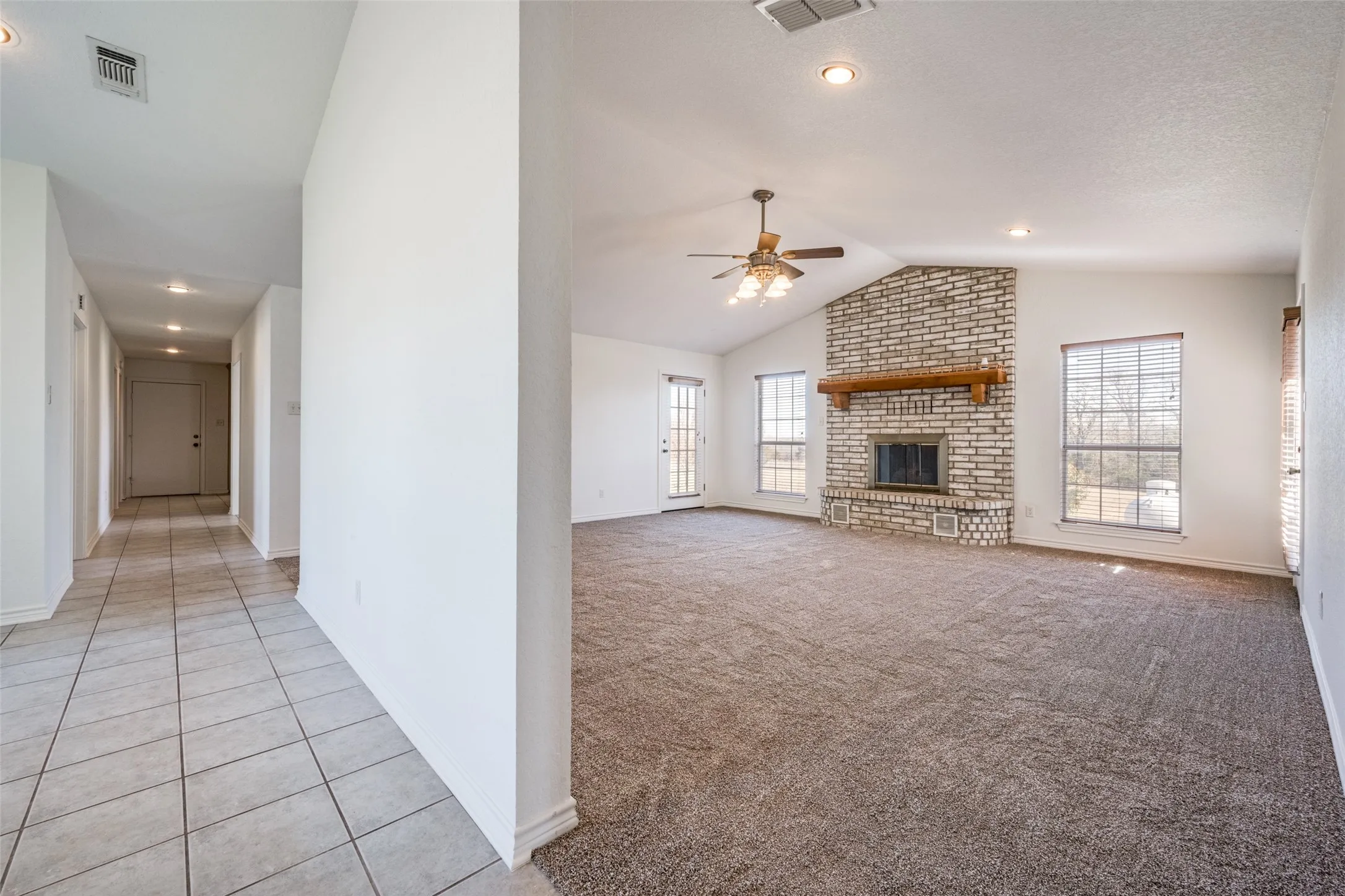Single Family Residence For Sale in Montague County , 483 Pr 169, Sunset, Texas 76270, 3 Bedroom, 3 Bathroom, 2 Garage spaces, 2,400 Sqft, built in 2003, mls#21193137, Real Estate Agent in Sunset, Homes For Sale in Montague county, Homes For Sale in Sunset, Realtor in Sunset Texas, Real Estate Brokerage Independent Realty Texas, Luminita Cordes Realtor