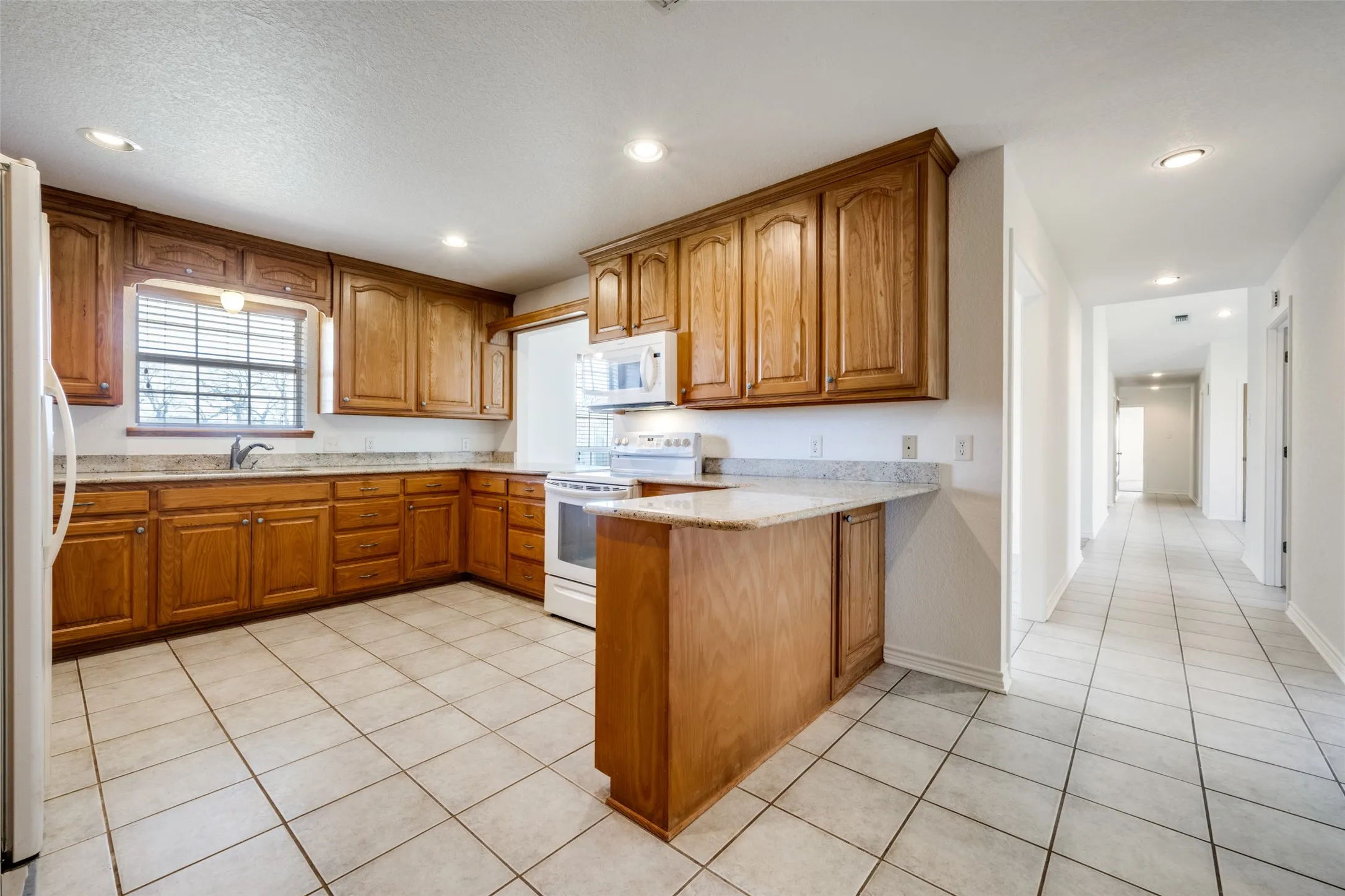 Single Family Residence For Sale in Montague County , 483 Pr 169, Sunset, Texas 76270, 3 Bedroom, 3 Bathroom, 2 Garage spaces, 2,400 Sqft, built in 2003, mls#21193137, Real Estate Agent in Sunset, Homes For Sale in Montague county, Homes For Sale in Sunset, Realtor in Sunset Texas, Real Estate Brokerage Independent Realty Texas, Luminita Cordes Realtor