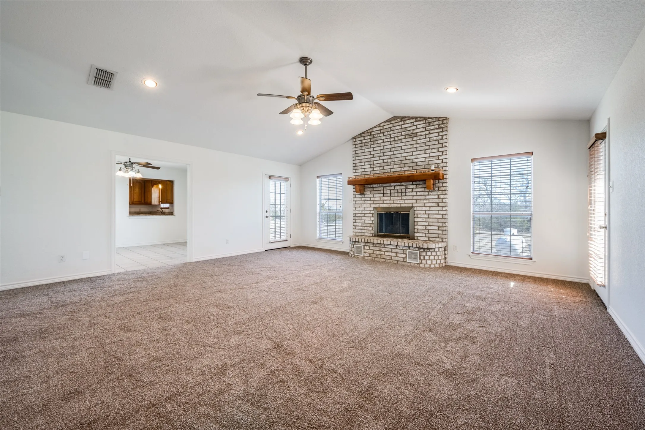 Single Family Residence For Sale in Montague County , 483 Pr 169, Sunset, Texas 76270, 3 Bedroom, 3 Bathroom, 2 Garage spaces, 2,400 Sqft, built in 2003, mls#21193137, Real Estate Agent in Sunset, Homes For Sale in Montague county, Homes For Sale in Sunset, Realtor in Sunset Texas, Real Estate Brokerage Independent Realty Texas, Luminita Cordes Realtor