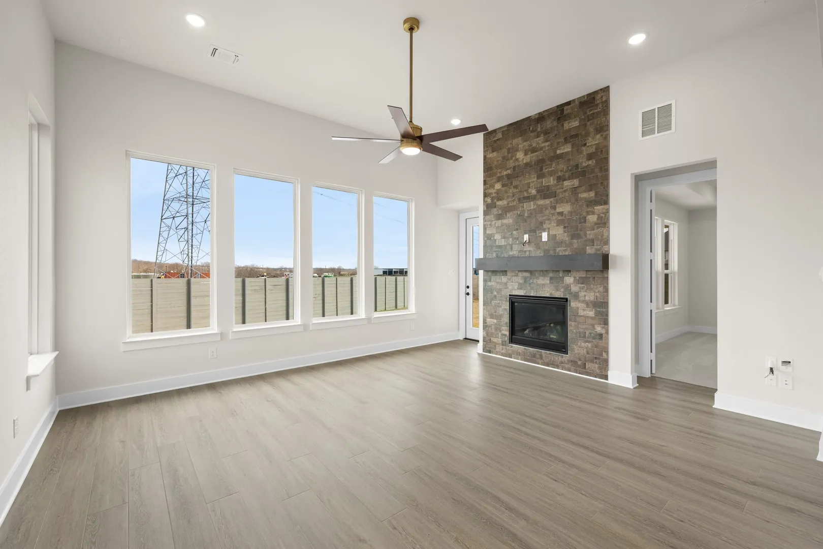 1562 Ginger- Living Room-5373