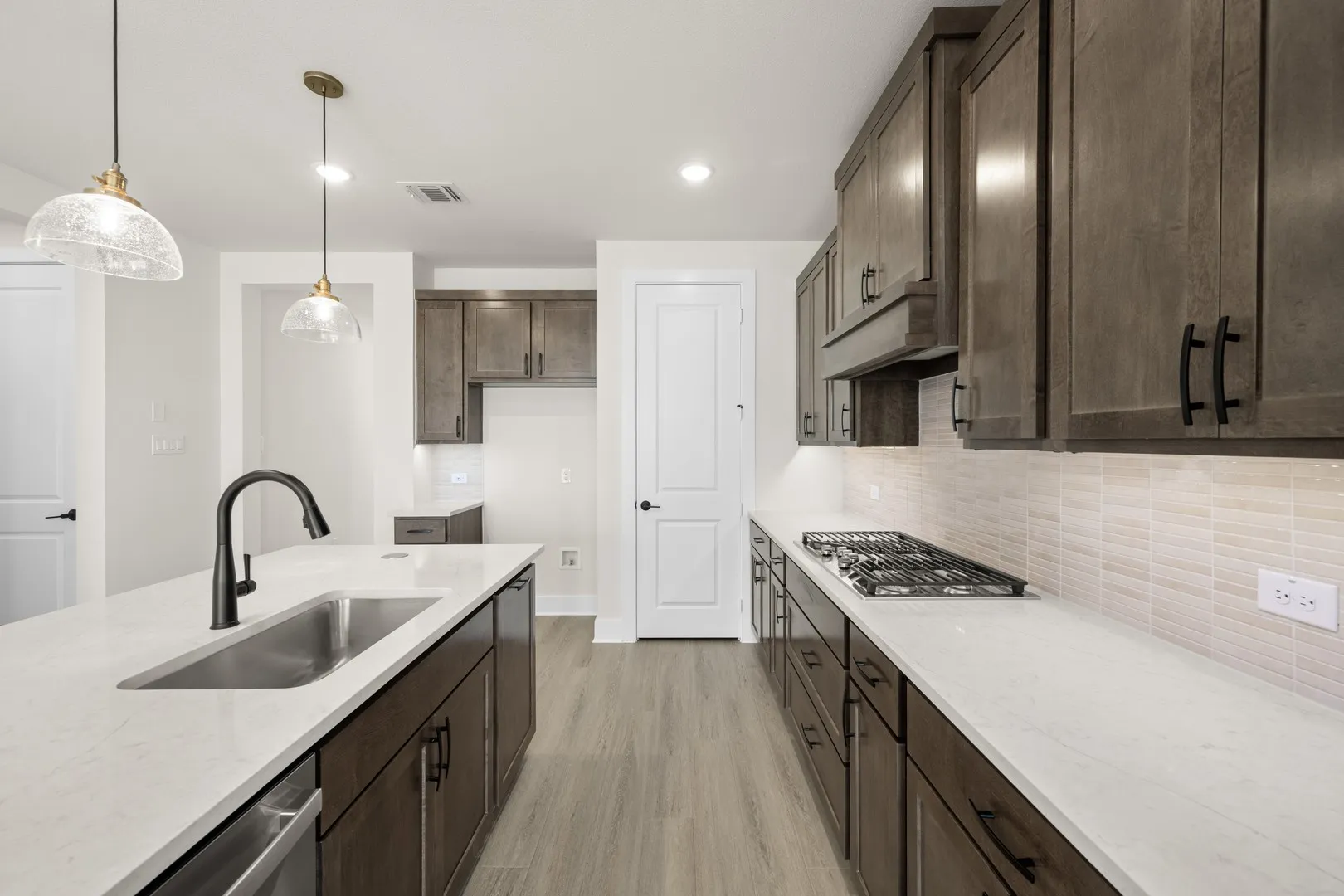 1562 Ginger- Kitchen-5347