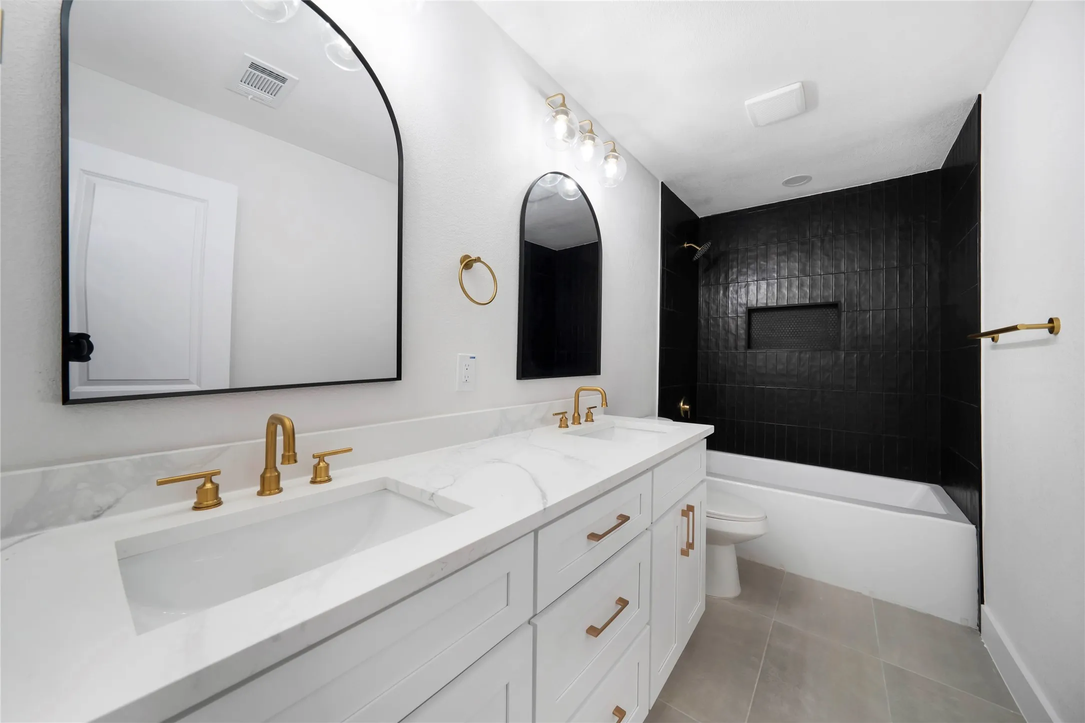 Single Family Residence For Sale in Dallas County , 10416 Church Road, Dallas, Texas 75238, 3 Bedroom, 2 Bathroom, 2 Garage spaces, 1,833 Sqft, built in 1965, Preowned, mls#21193156, Real Estate Agent in Dallas, Homes For Sale in Dallas county, Homes For Sale in Dallas, Realtor in Dallas Texas, Real Estate Brokerage Independent Realty Texas, Luminita Cordes Realtor
