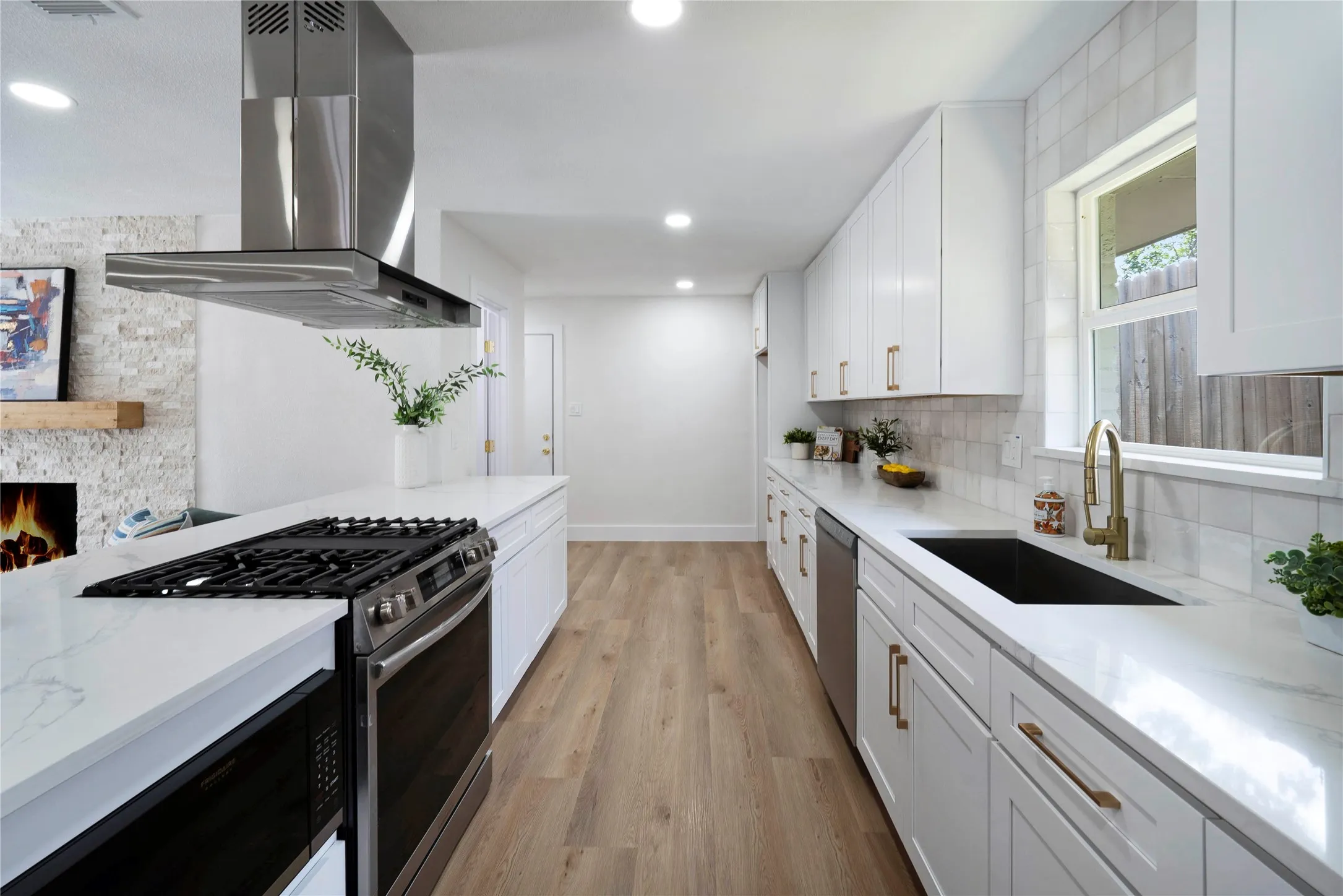Single Family Residence For Sale in Dallas County , 10416 Church Road, Dallas, Texas 75238, 3 Bedroom, 2 Bathroom, 2 Garage spaces, 1,833 Sqft, built in 1965, Preowned, mls#21193156, Real Estate Agent in Dallas, Homes For Sale in Dallas county, Homes For Sale in Dallas, Realtor in Dallas Texas, Real Estate Brokerage Independent Realty Texas, Luminita Cordes Realtor