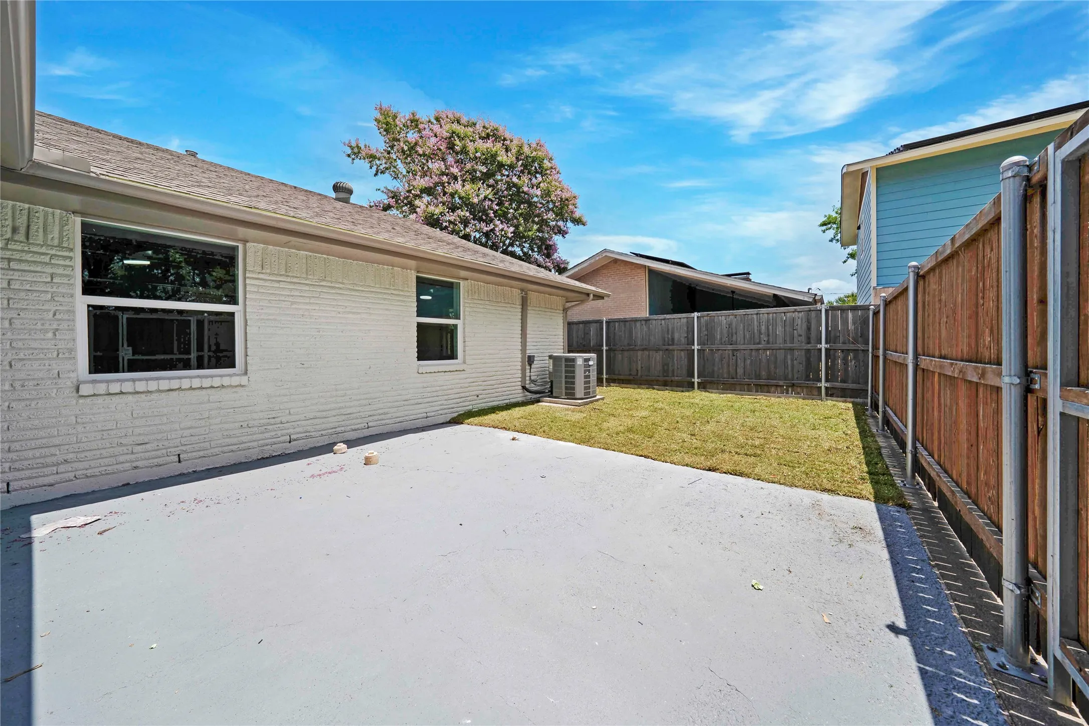 Single Family Residence For Sale in Dallas County , 10416 Church Road, Dallas, Texas 75238, 3 Bedroom, 2 Bathroom, 2 Garage spaces, 1,833 Sqft, built in 1965, Preowned, mls#21193156, Real Estate Agent in Dallas, Homes For Sale in Dallas county, Homes For Sale in Dallas, Realtor in Dallas Texas, Real Estate Brokerage Independent Realty Texas, Luminita Cordes Realtor